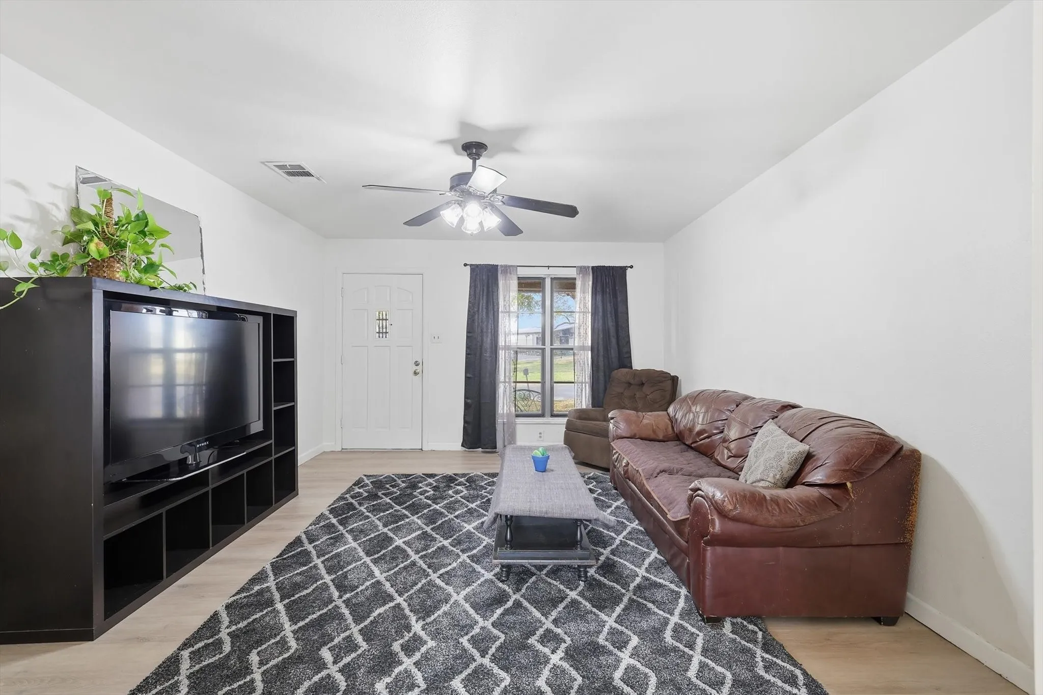 Single Family Residence For Sale in Denton County , 612 N 10th Street, Sanger, Texas 76266, 3 Bedroom, 2 Bathroom, 2 Garage spaces, 1,423 Sqft, built in 1969, Price $255,900, mls#21283293, Real Estate Agent in Sanger, Homes For Sale in Denton county, Homes For Sale in Sanger, Realtor in Sanger Texas, Real Estate Brokerage Independent Realty Texas, Luminita Cordes Realtor