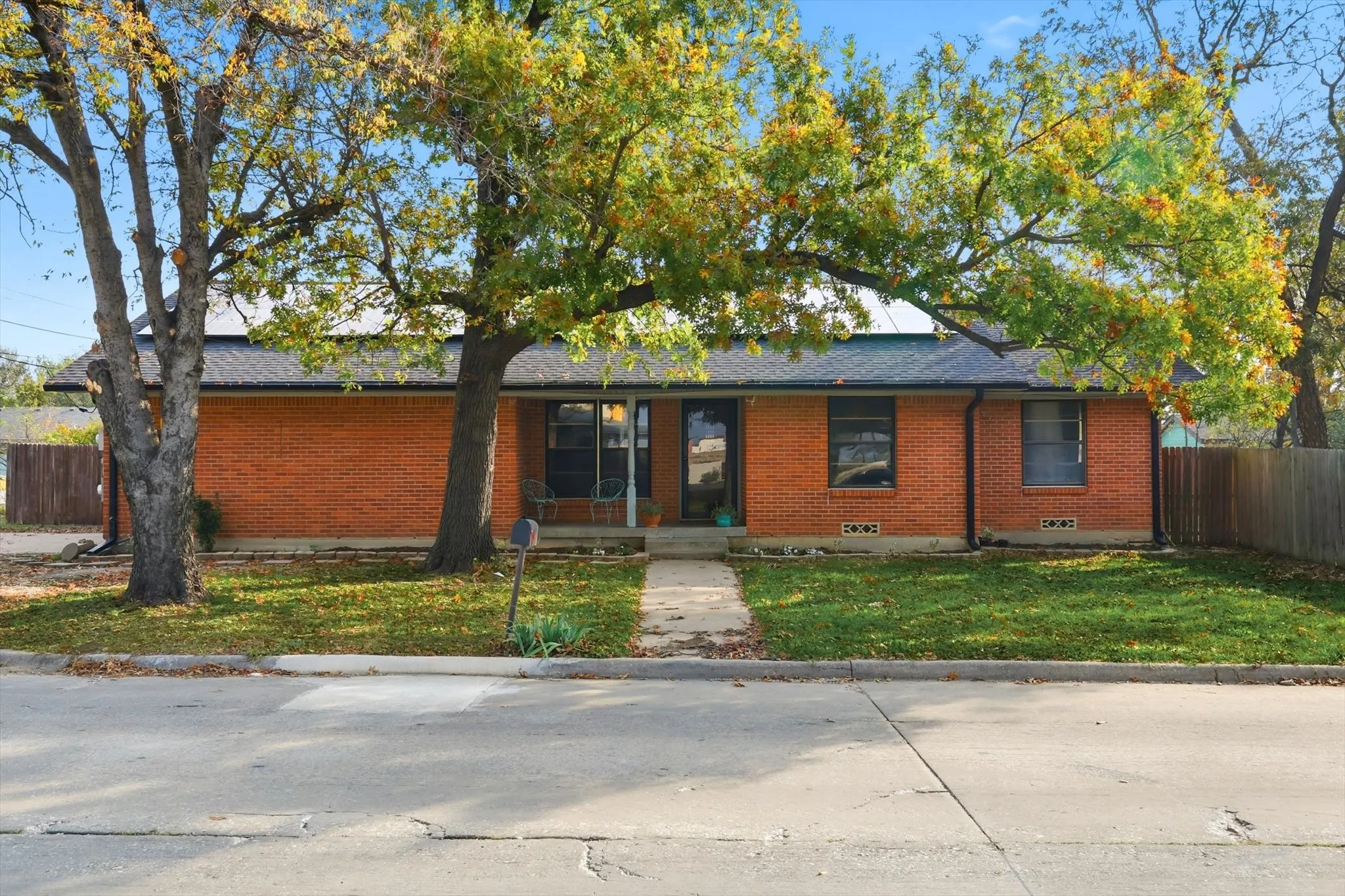 Single Family Residence For Sale in Denton County , 612 N 10th Street, Sanger, Texas 76266, 3 Bedroom, 2 Bathroom, 2 Garage spaces, 1,423 Sqft, built in 1969, Price $255,900, mls#21283293, Real Estate Agent in Sanger, Homes For Sale in Denton county, Homes For Sale in Sanger, Realtor in Sanger Texas, Real Estate Brokerage Independent Realty Texas, Luminita Cordes Realtor