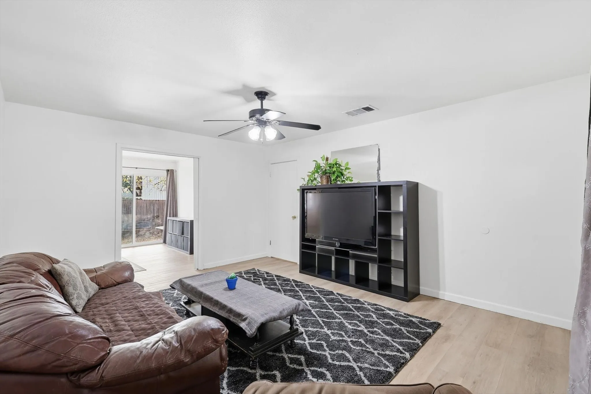 Single Family Residence For Sale in Denton County , 612 N 10th Street, Sanger, Texas 76266, 3 Bedroom, 2 Bathroom, 2 Garage spaces, 1,423 Sqft, built in 1969, Price $255,900, mls#21283293, Real Estate Agent in Sanger, Homes For Sale in Denton county, Homes For Sale in Sanger, Realtor in Sanger Texas, Real Estate Brokerage Independent Realty Texas, Luminita Cordes Realtor