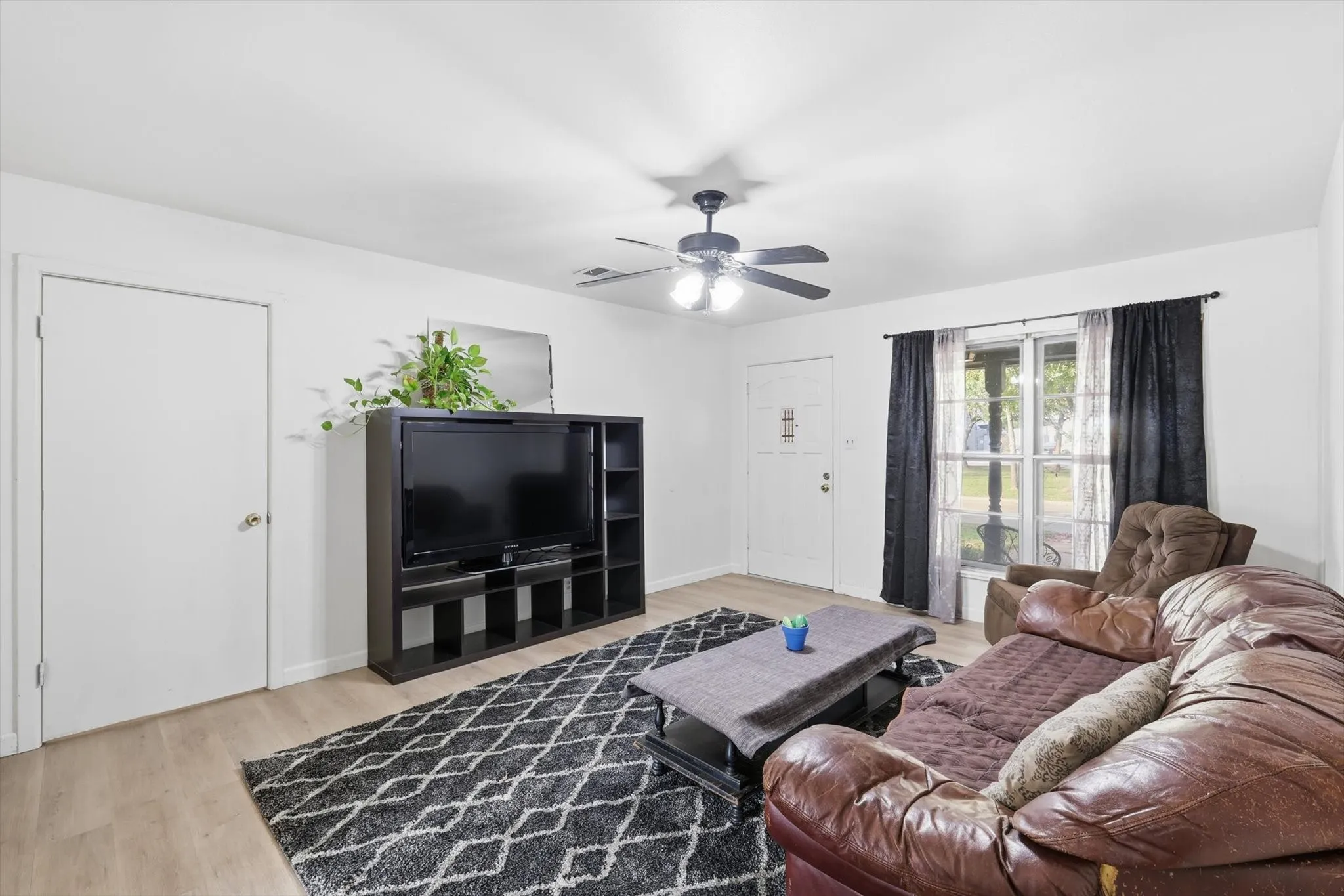 Single Family Residence For Sale in Denton County , 612 N 10th Street, Sanger, Texas 76266, 3 Bedroom, 2 Bathroom, 2 Garage spaces, 1,423 Sqft, built in 1969, Price $255,900, mls#21283293, Real Estate Agent in Sanger, Homes For Sale in Denton county, Homes For Sale in Sanger, Realtor in Sanger Texas, Real Estate Brokerage Independent Realty Texas, Luminita Cordes Realtor