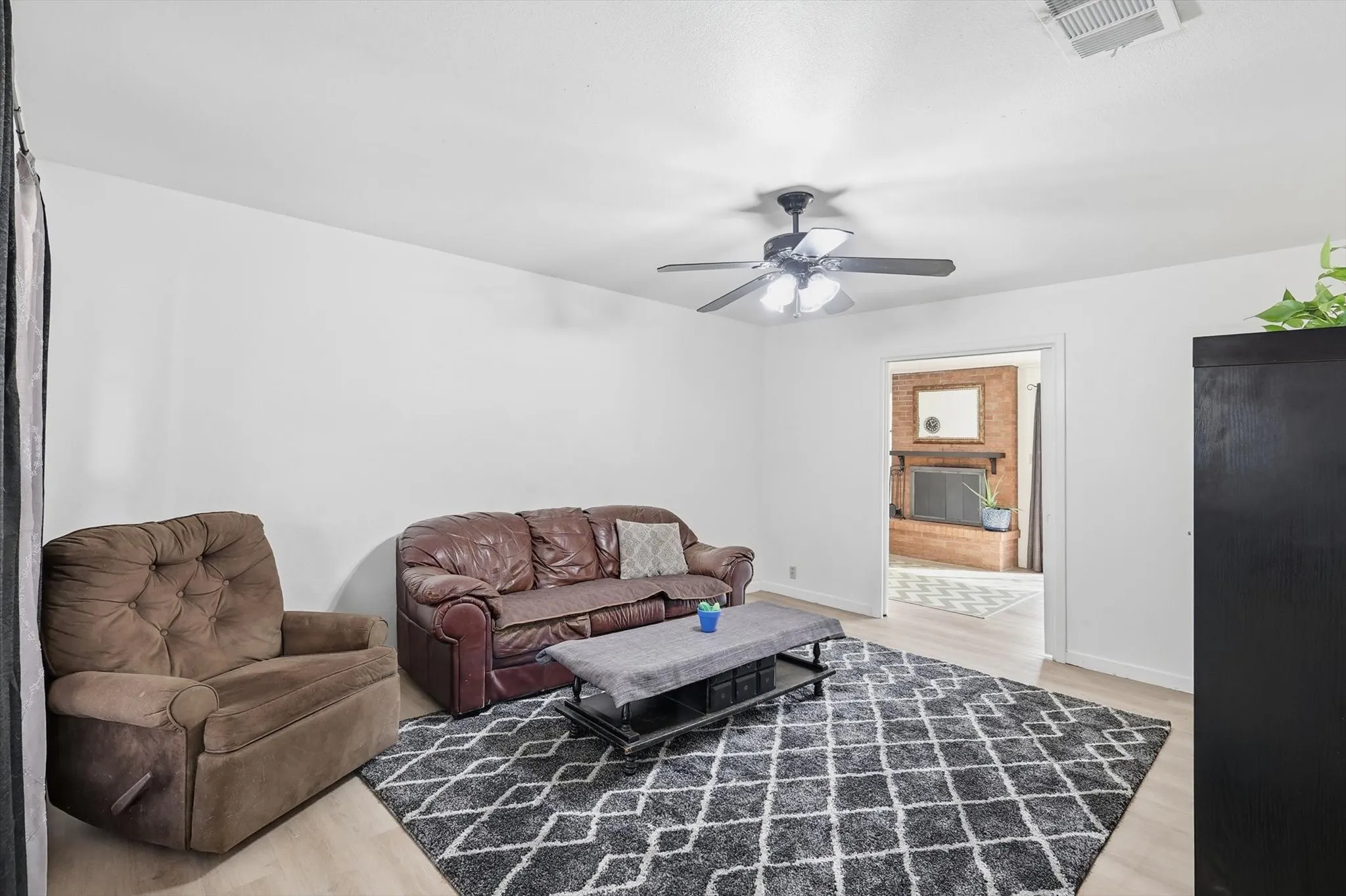 Single Family Residence For Sale in Denton County , 612 N 10th Street, Sanger, Texas 76266, 3 Bedroom, 2 Bathroom, 2 Garage spaces, 1,423 Sqft, built in 1969, Price $255,900, mls#21283293, Real Estate Agent in Sanger, Homes For Sale in Denton county, Homes For Sale in Sanger, Realtor in Sanger Texas, Real Estate Brokerage Independent Realty Texas, Luminita Cordes Realtor