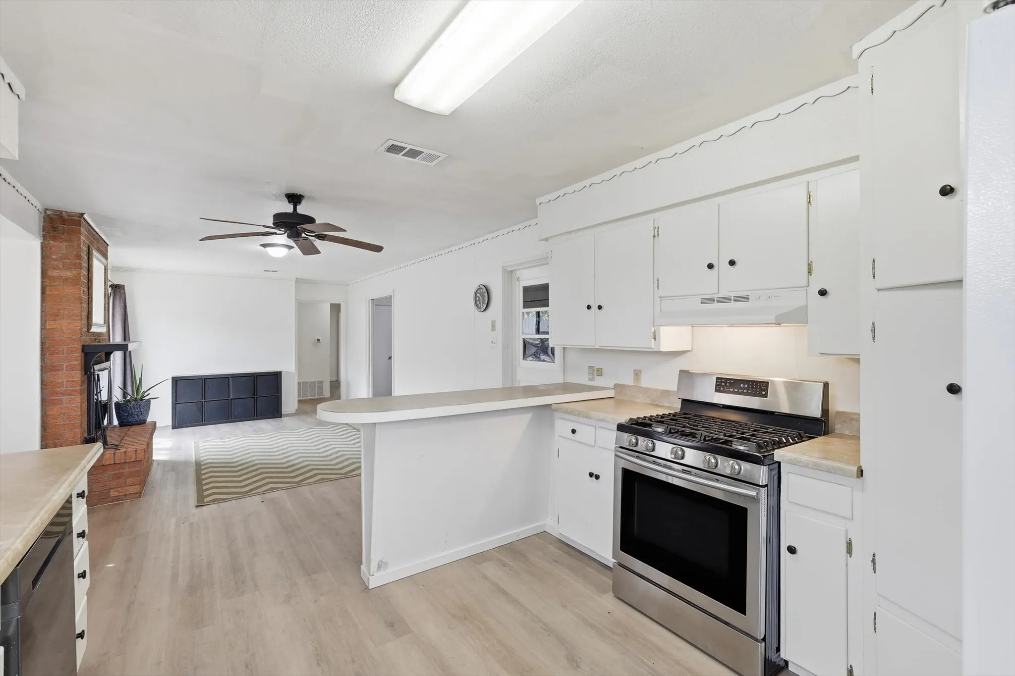 Single Family Residence For Sale in Denton County , 612 N 10th Street, Sanger, Texas 76266, 3 Bedroom, 2 Bathroom, 2 Garage spaces, 1,423 Sqft, built in 1969, Price $255,900, mls#21283293, Real Estate Agent in Sanger, Homes For Sale in Denton county, Homes For Sale in Sanger, Realtor in Sanger Texas, Real Estate Brokerage Independent Realty Texas, Luminita Cordes Realtor