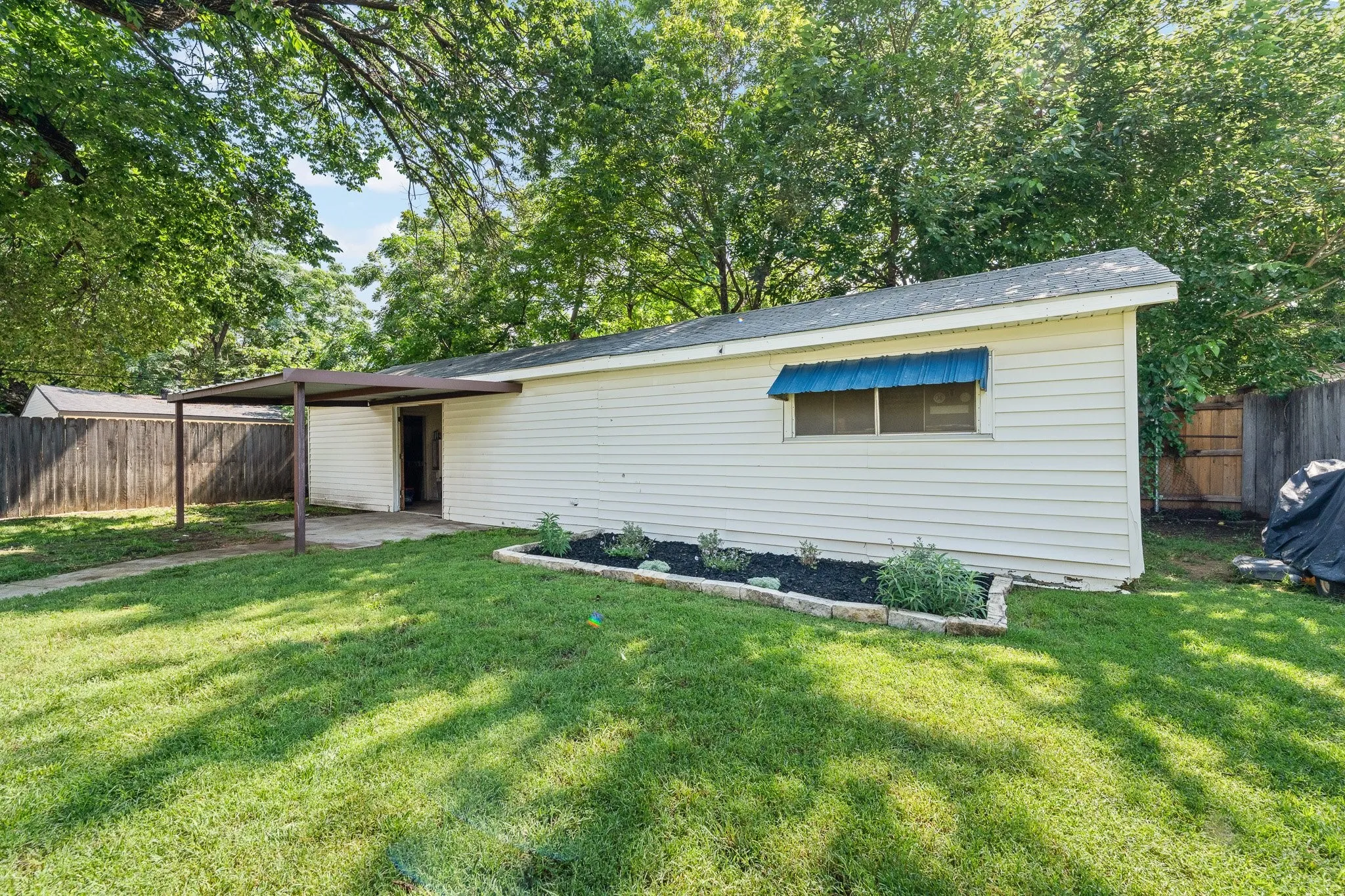 Single Family Residence For Sale in Tarrant County , 602 Harrisdale Avenue, River Oaks, Texas 76114, 3 Bedroom, 2 Bathroom, 1 Garage spaces, 1,344 Sqft, built in 1946, mls#21282267, Real Estate Agent in River Oaks, Homes For Sale in Tarrant county, Homes For Sale in River Oaks, Realtor in River Oaks Texas, Real Estate Brokerage Independent Realty Texas, Luminita Cordes Realtor