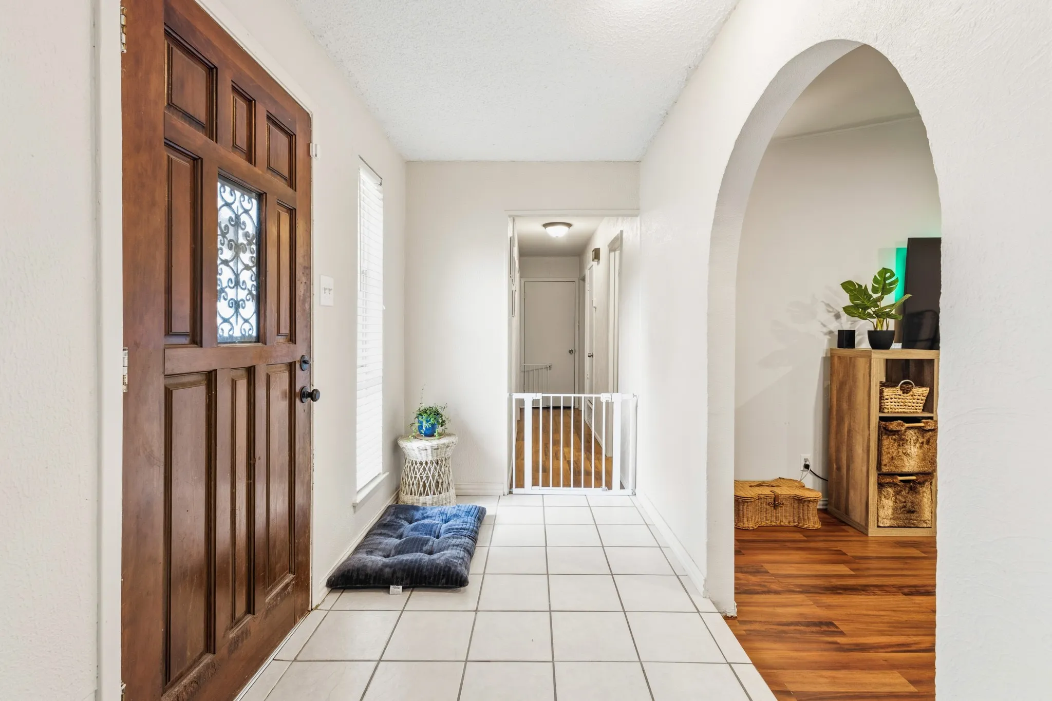 Single Family Residence For Sale in Tarrant County , 2804 Mintwood Place, Arlington, Texas 76016, 3 Bedroom, 2 Bathroom, 2 Garage spaces, 1,537 Sqft, built in 1973, mls#21283312, Real Estate Agent in Arlington, Homes For Sale in Tarrant county, Homes For Sale in Arlington, Realtor in Arlington Texas, Real Estate Brokerage Independent Realty Texas, Luminita Cordes Realtor