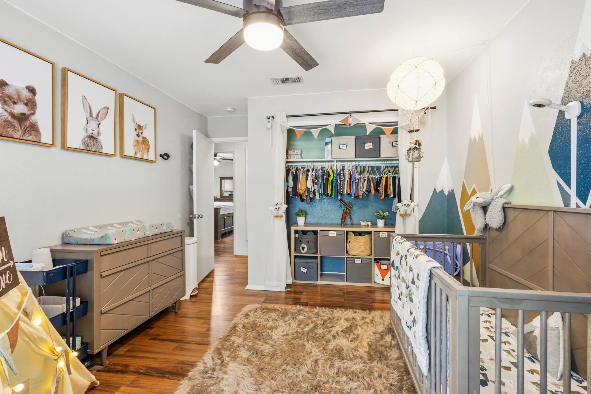 Single Family Residence For Sale in Tarrant County , 2804 Mintwood Place, Arlington, Texas 76016, 3 Bedroom, 2 Bathroom, 2 Garage spaces, 1,537 Sqft, built in 1973, mls#21283312, Real Estate Agent in Arlington, Homes For Sale in Tarrant county, Homes For Sale in Arlington, Realtor in Arlington Texas, Real Estate Brokerage Independent Realty Texas, Luminita Cordes Realtor