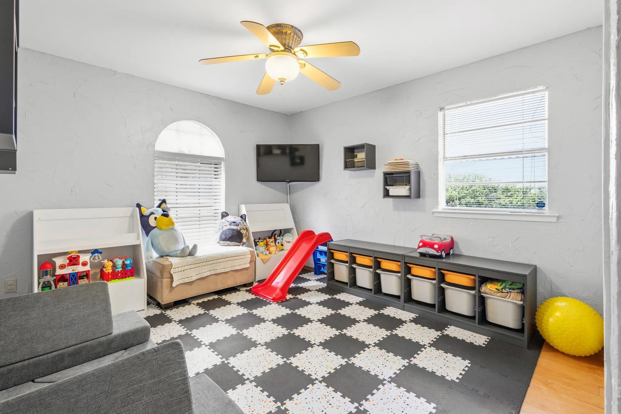 Single Family Residence For Sale in Tarrant County , 2804 Mintwood Place, Arlington, Texas 76016, 3 Bedroom, 2 Bathroom, 2 Garage spaces, 1,537 Sqft, built in 1973, mls#21283312, Real Estate Agent in Arlington, Homes For Sale in Tarrant county, Homes For Sale in Arlington, Realtor in Arlington Texas, Real Estate Brokerage Independent Realty Texas, Luminita Cordes Realtor