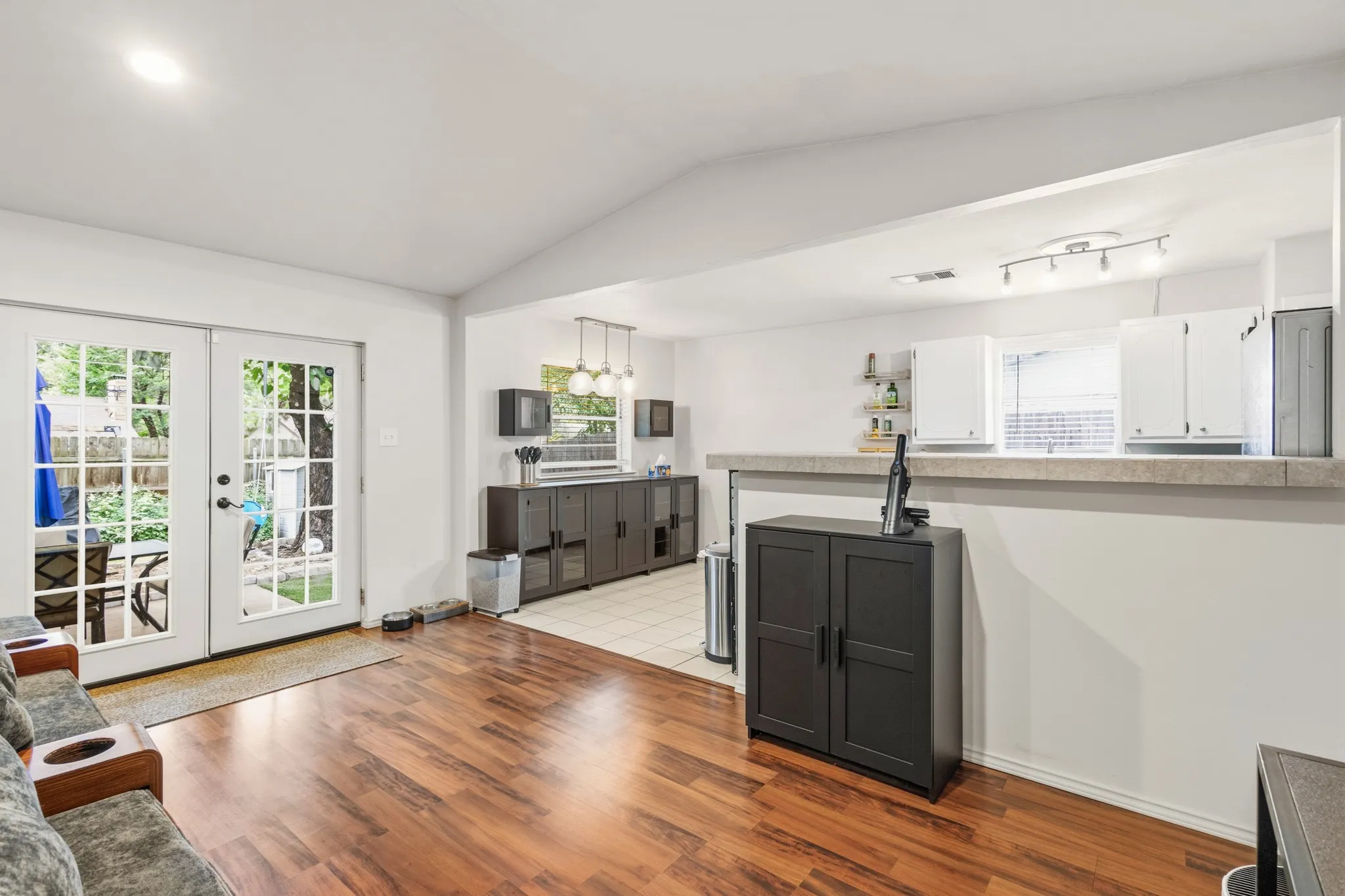Single Family Residence For Sale in Tarrant County , 2804 Mintwood Place, Arlington, Texas 76016, 3 Bedroom, 2 Bathroom, 2 Garage spaces, 1,537 Sqft, built in 1973, mls#21283312, Real Estate Agent in Arlington, Homes For Sale in Tarrant county, Homes For Sale in Arlington, Realtor in Arlington Texas, Real Estate Brokerage Independent Realty Texas, Luminita Cordes Realtor
