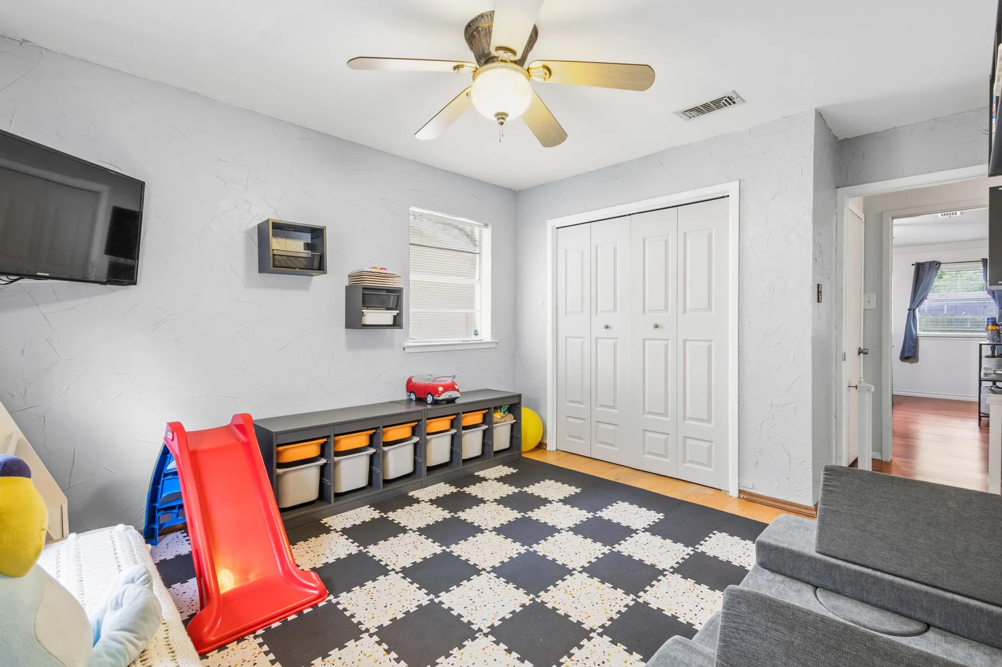 Single Family Residence For Sale in Tarrant County , 2804 Mintwood Place, Arlington, Texas 76016, 3 Bedroom, 2 Bathroom, 2 Garage spaces, 1,537 Sqft, built in 1973, mls#21283312, Real Estate Agent in Arlington, Homes For Sale in Tarrant county, Homes For Sale in Arlington, Realtor in Arlington Texas, Real Estate Brokerage Independent Realty Texas, Luminita Cordes Realtor