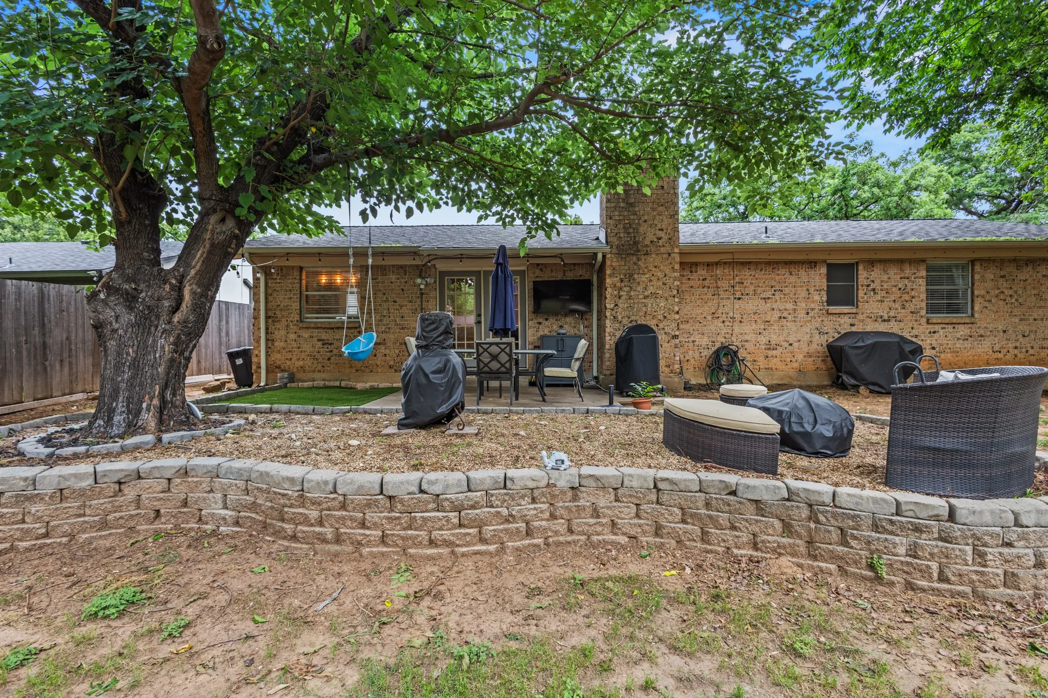 Single Family Residence For Sale in Tarrant County , 2804 Mintwood Place, Arlington, Texas 76016, 3 Bedroom, 2 Bathroom, 2 Garage spaces, 1,537 Sqft, built in 1973, mls#21283312, Real Estate Agent in Arlington, Homes For Sale in Tarrant county, Homes For Sale in Arlington, Realtor in Arlington Texas, Real Estate Brokerage Independent Realty Texas, Luminita Cordes Realtor