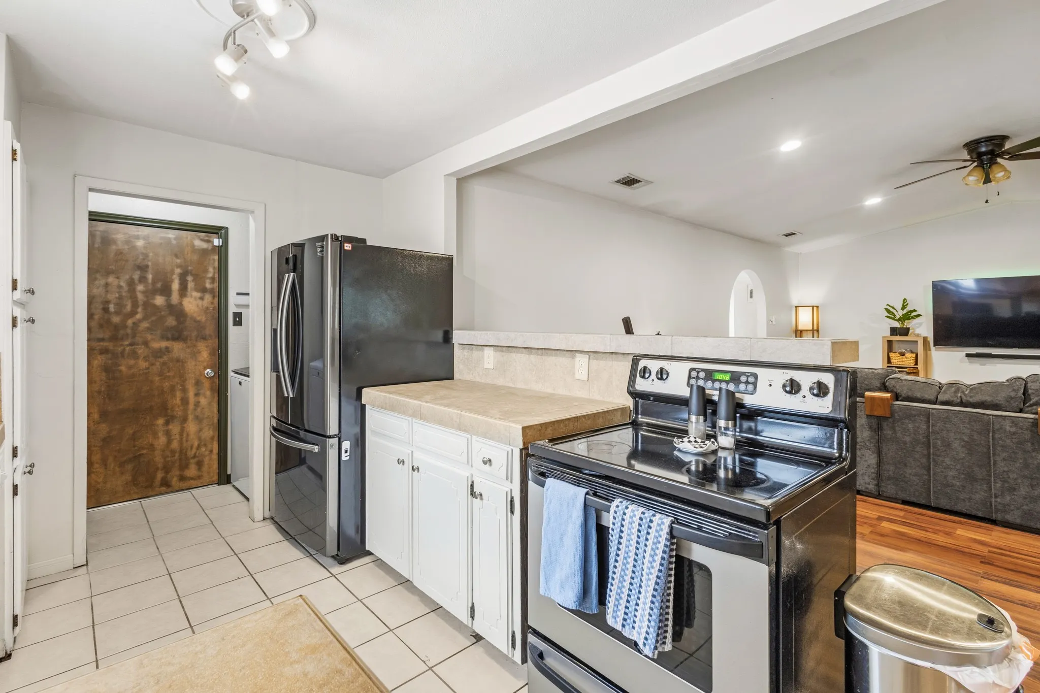 Single Family Residence For Sale in Tarrant County , 2804 Mintwood Place, Arlington, Texas 76016, 3 Bedroom, 2 Bathroom, 2 Garage spaces, 1,537 Sqft, built in 1973, mls#21283312, Real Estate Agent in Arlington, Homes For Sale in Tarrant county, Homes For Sale in Arlington, Realtor in Arlington Texas, Real Estate Brokerage Independent Realty Texas, Luminita Cordes Realtor