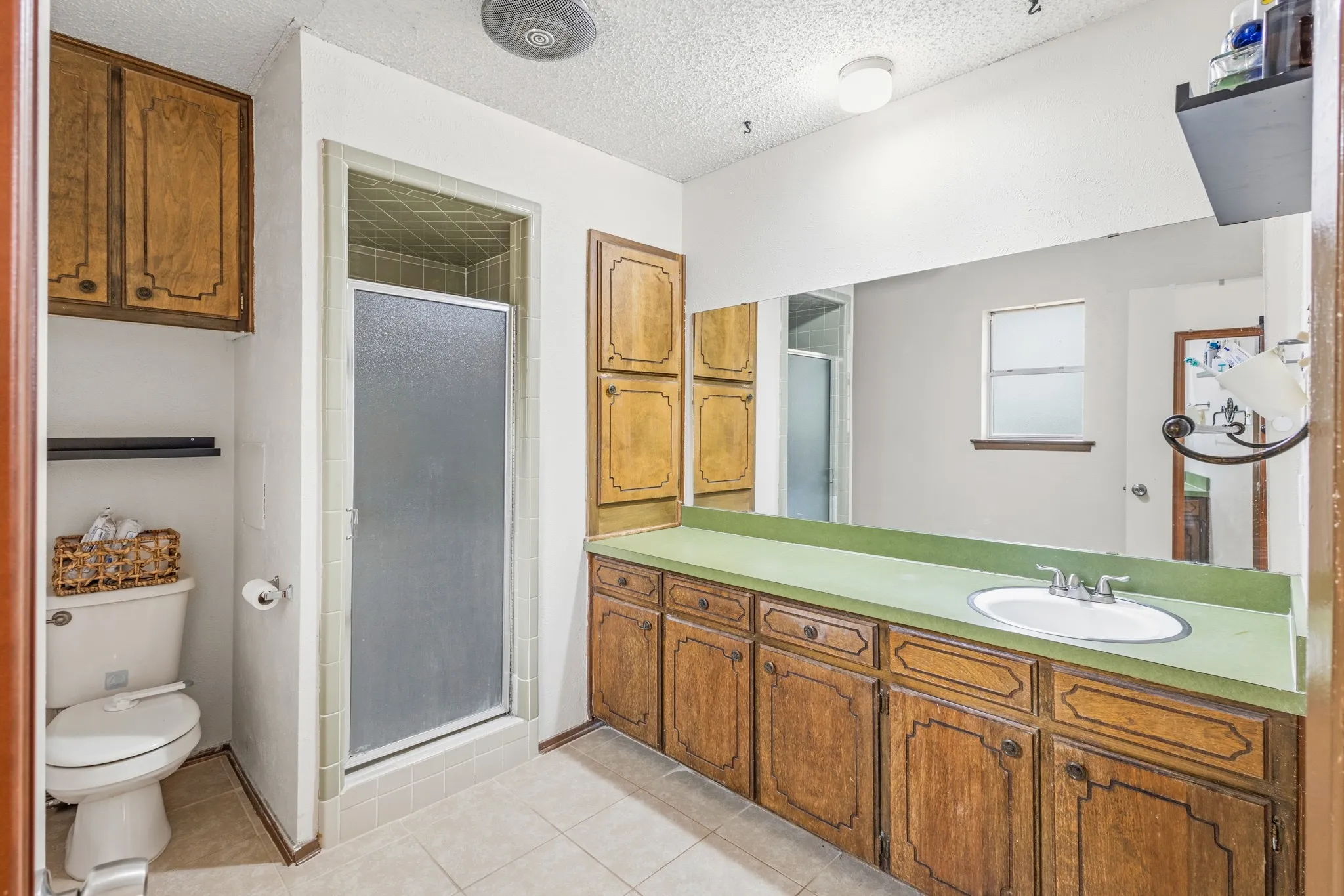 Single Family Residence For Sale in Tarrant County , 2804 Mintwood Place, Arlington, Texas 76016, 3 Bedroom, 2 Bathroom, 2 Garage spaces, 1,537 Sqft, built in 1973, mls#21283312, Real Estate Agent in Arlington, Homes For Sale in Tarrant county, Homes For Sale in Arlington, Realtor in Arlington Texas, Real Estate Brokerage Independent Realty Texas, Luminita Cordes Realtor