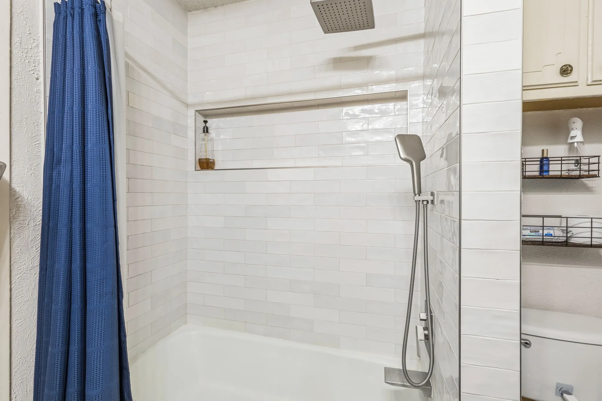 Single Family Residence For Sale in Tarrant County , 2804 Mintwood Place, Arlington, Texas 76016, 3 Bedroom, 2 Bathroom, 2 Garage spaces, 1,537 Sqft, built in 1973, mls#21283312, Real Estate Agent in Arlington, Homes For Sale in Tarrant county, Homes For Sale in Arlington, Realtor in Arlington Texas, Real Estate Brokerage Independent Realty Texas, Luminita Cordes Realtor
