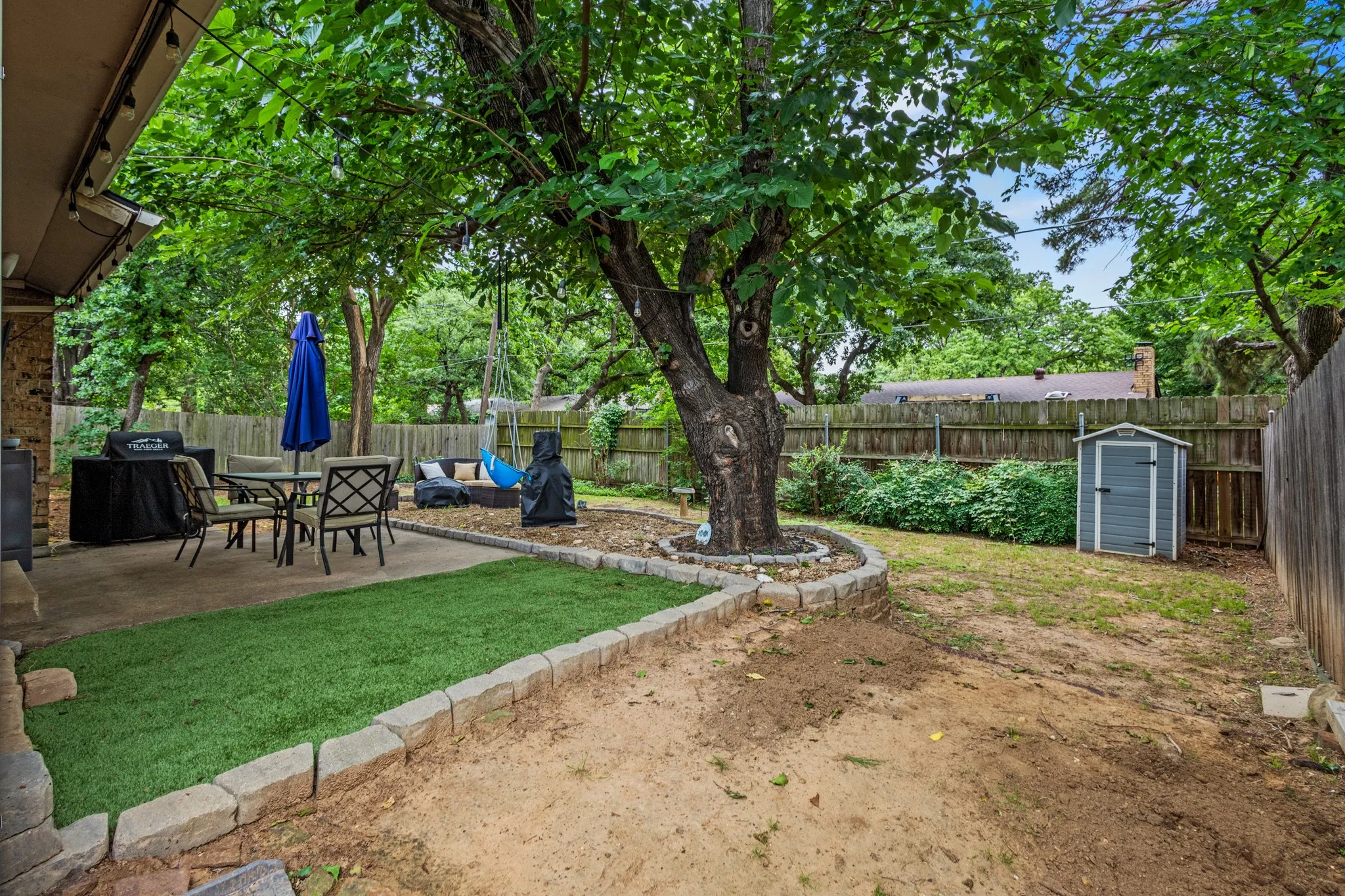 Single Family Residence For Sale in Tarrant County , 2804 Mintwood Place, Arlington, Texas 76016, 3 Bedroom, 2 Bathroom, 2 Garage spaces, 1,537 Sqft, built in 1973, mls#21283312, Real Estate Agent in Arlington, Homes For Sale in Tarrant county, Homes For Sale in Arlington, Realtor in Arlington Texas, Real Estate Brokerage Independent Realty Texas, Luminita Cordes Realtor