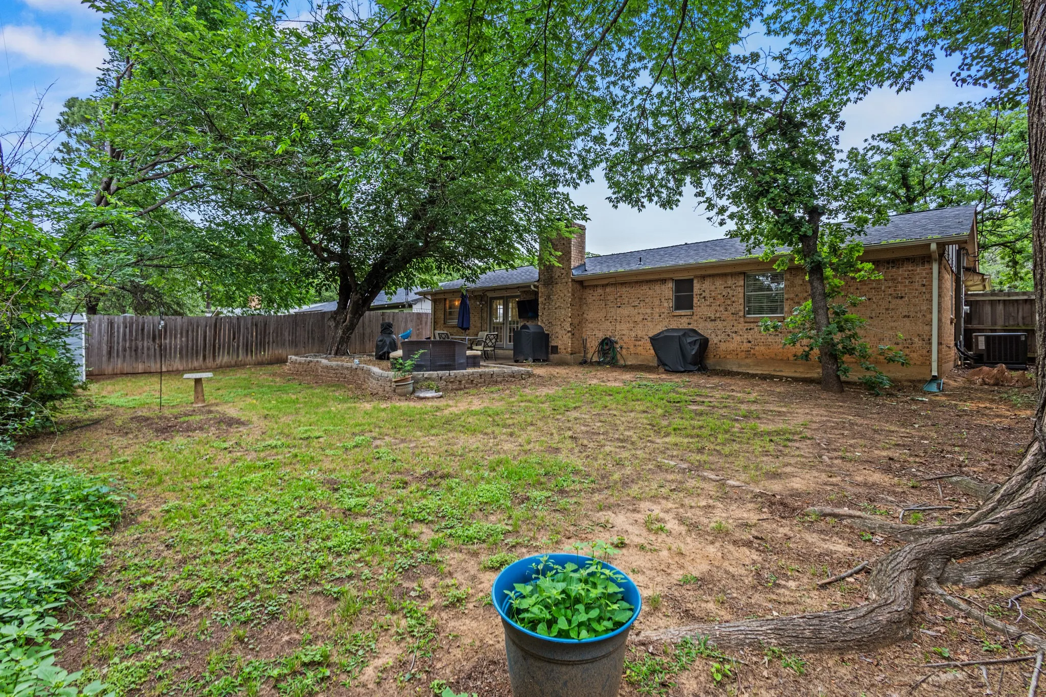 Single Family Residence For Sale in Tarrant County , 2804 Mintwood Place, Arlington, Texas 76016, 3 Bedroom, 2 Bathroom, 2 Garage spaces, 1,537 Sqft, built in 1973, mls#21283312, Real Estate Agent in Arlington, Homes For Sale in Tarrant county, Homes For Sale in Arlington, Realtor in Arlington Texas, Real Estate Brokerage Independent Realty Texas, Luminita Cordes Realtor