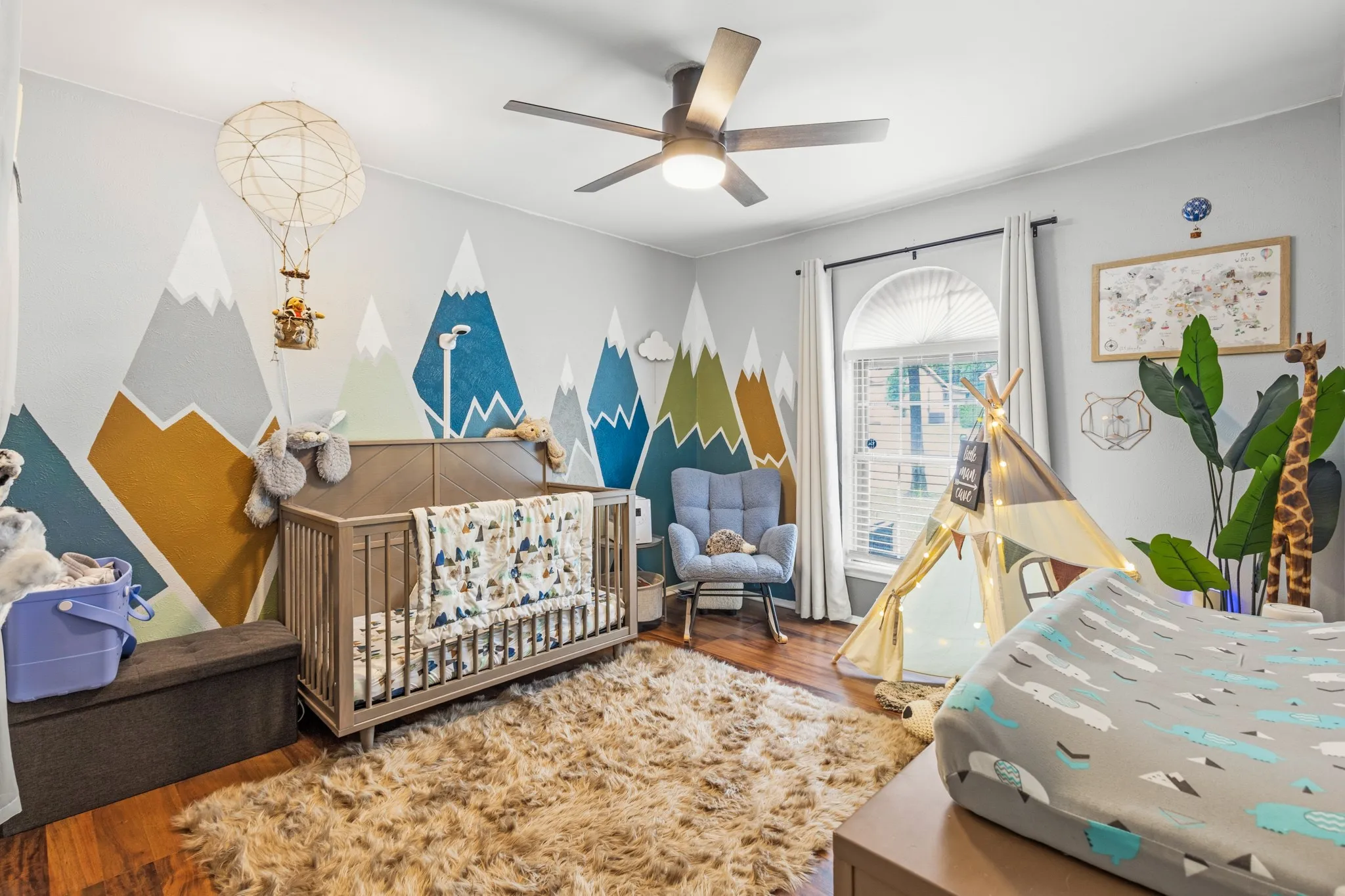 Single Family Residence For Sale in Tarrant County , 2804 Mintwood Place, Arlington, Texas 76016, 3 Bedroom, 2 Bathroom, 2 Garage spaces, 1,537 Sqft, built in 1973, mls#21283312, Real Estate Agent in Arlington, Homes For Sale in Tarrant county, Homes For Sale in Arlington, Realtor in Arlington Texas, Real Estate Brokerage Independent Realty Texas, Luminita Cordes Realtor