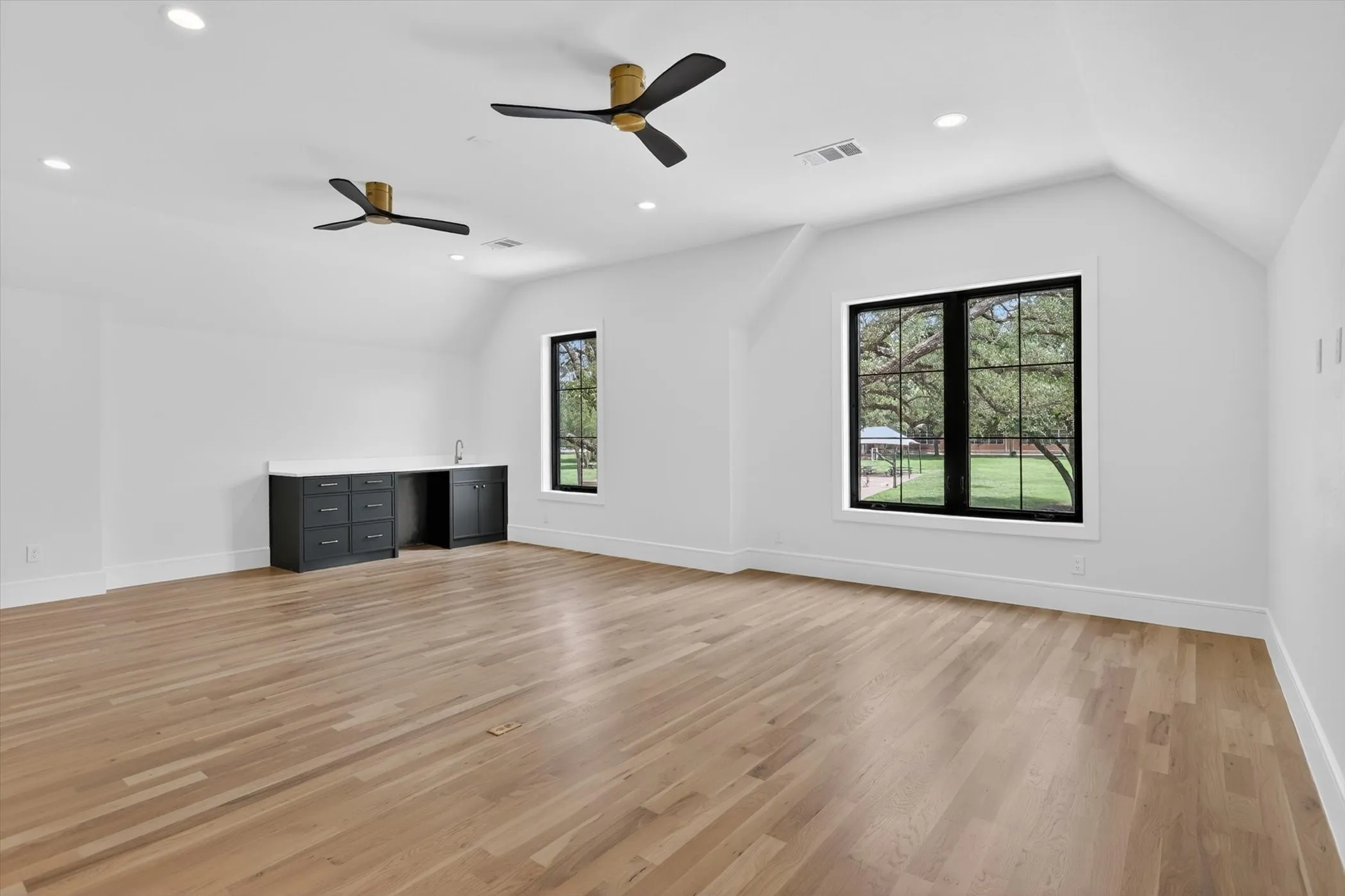 Single Family Residence For Sale in Dallas County , 10140 Lakemere Drive, Dallas, Texas 75238, 5 Bedroom, 4 Bathroom, 2 Garage spaces, 4,232 Sqft, built in 2026, Price $1,785,000, mls#21283326, Real Estate Agent in Dallas, Homes For Sale in Dallas county, Homes For Sale in Dallas, Realtor in Dallas Texas, Real Estate Brokerage Independent Realty Texas, Luminita Cordes Realtor