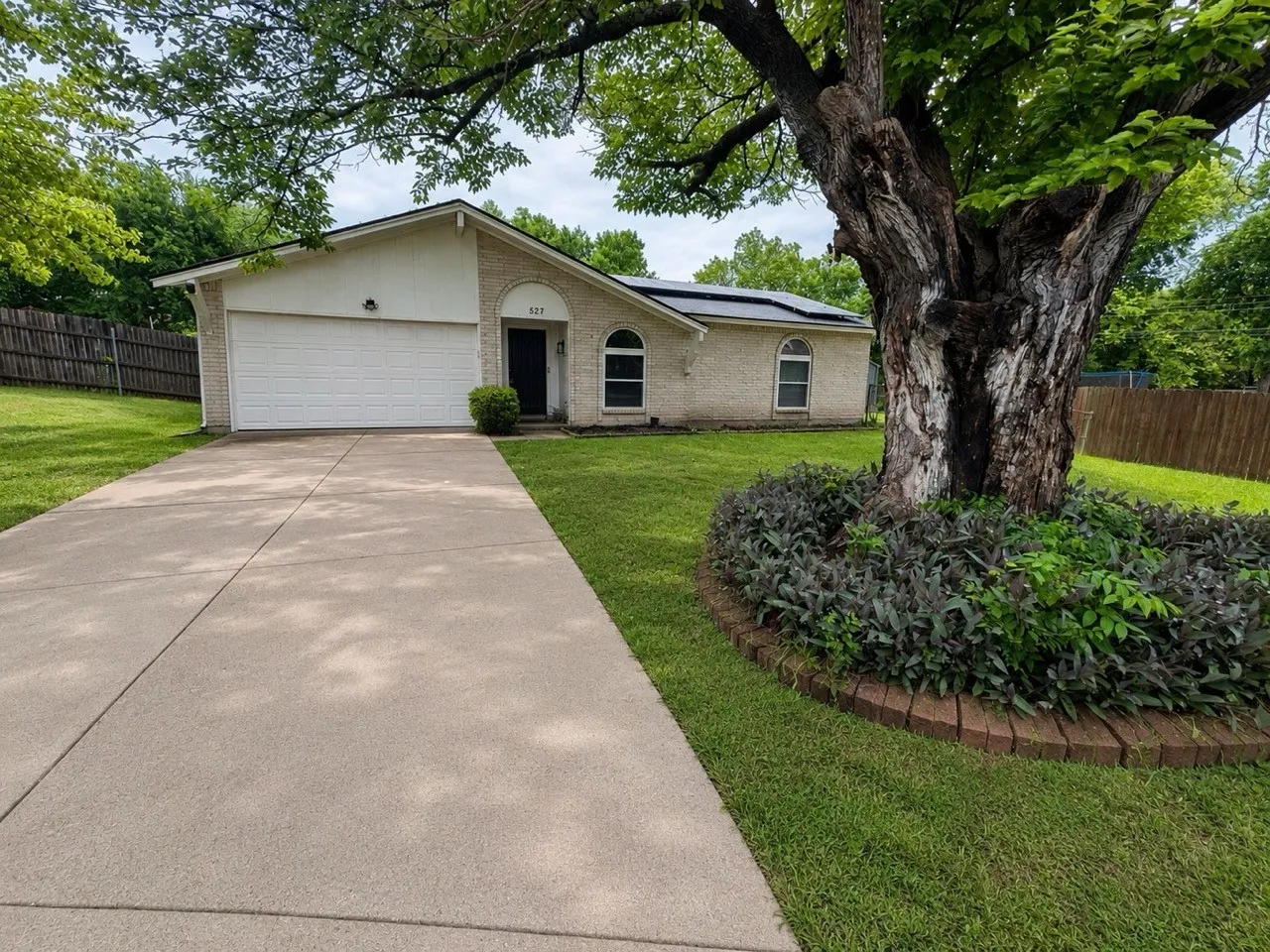 Single Family Residence For Sale in Dallas County , 527 Shelly Court, Duncanville, Texas 75137, 3 Bedroom, 2 Bathroom, 1 Garage spaces, 1,200 Sqft, built in 1975, mls#21283359, Real Estate Agent in Duncanville, Homes For Sale in Dallas county, Homes For Sale in Duncanville, Realtor in Duncanville Texas, Real Estate Brokerage Independent Realty Texas, Luminita Cordes Realtor