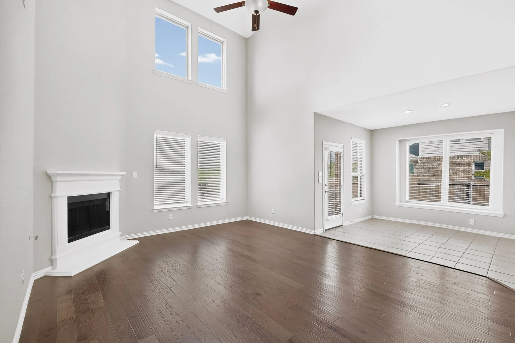 Single Family Residence For Sale in Denton County , 9608 Creekmere Drive, Denton, Texas 76226, 4 Bedroom, 4 Bathroom, 2 Garage spaces, 3,166 Sqft, built in 2018, mls#21283392, Real Estate Agent in Denton, Homes For Sale in Denton county, Homes For Sale in Denton, Realtor in Denton Texas, Real Estate Brokerage Independent Realty Texas, Luminita Cordes Realtor