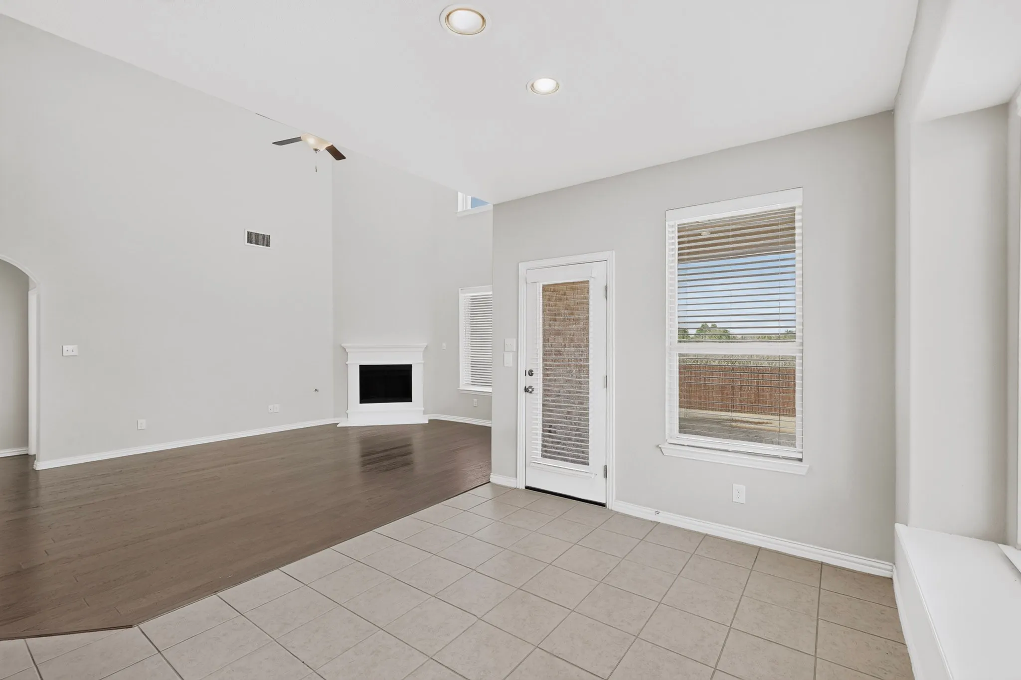 Single Family Residence For Sale in Denton County , 9608 Creekmere Drive, Denton, Texas 76226, 4 Bedroom, 4 Bathroom, 2 Garage spaces, 3,166 Sqft, built in 2018, mls#21283392, Real Estate Agent in Denton, Homes For Sale in Denton county, Homes For Sale in Denton, Realtor in Denton Texas, Real Estate Brokerage Independent Realty Texas, Luminita Cordes Realtor