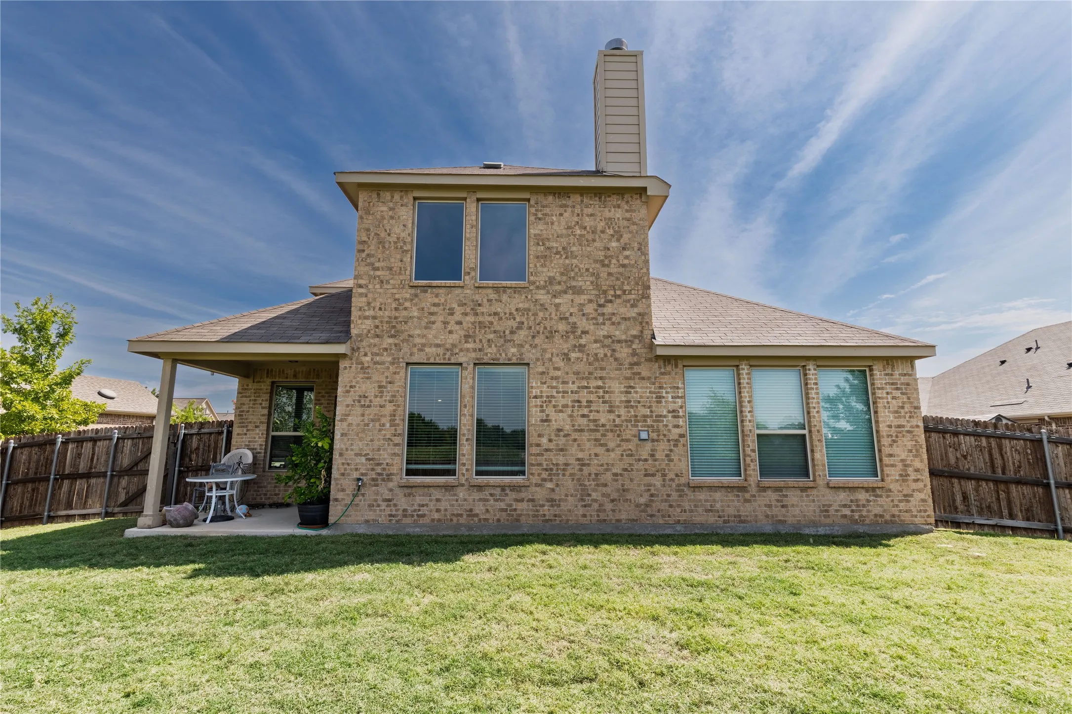 Single Family Residence For Sale in Denton County , 9608 Creekmere Drive, Denton, Texas 76226, 4 Bedroom, 4 Bathroom, 2 Garage spaces, 3,166 Sqft, built in 2018, mls#21283392, Real Estate Agent in Denton, Homes For Sale in Denton county, Homes For Sale in Denton, Realtor in Denton Texas, Real Estate Brokerage Independent Realty Texas, Luminita Cordes Realtor