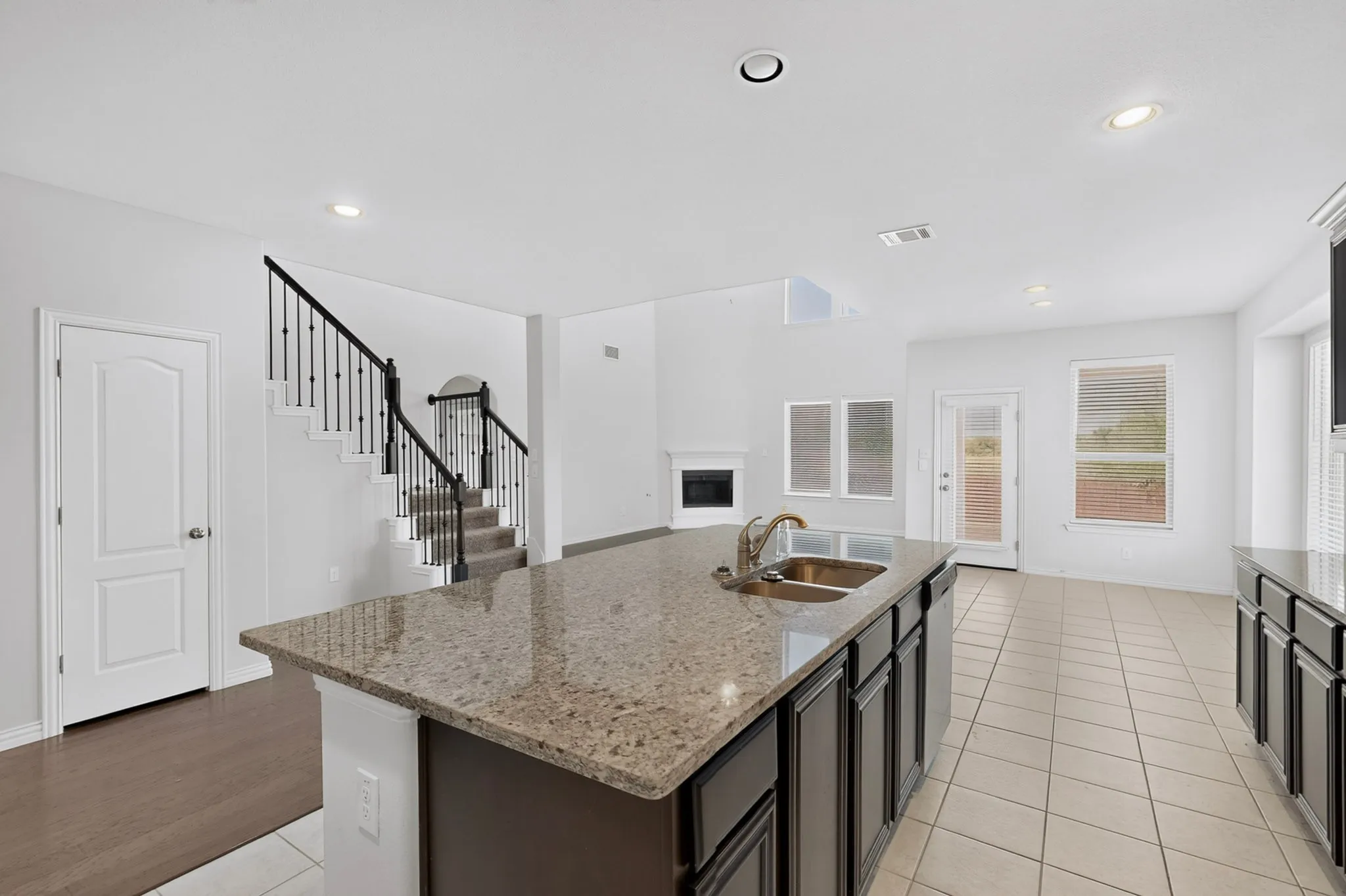 Single Family Residence For Sale in Denton County , 9608 Creekmere Drive, Denton, Texas 76226, 4 Bedroom, 4 Bathroom, 2 Garage spaces, 3,166 Sqft, built in 2018, mls#21283392, Real Estate Agent in Denton, Homes For Sale in Denton county, Homes For Sale in Denton, Realtor in Denton Texas, Real Estate Brokerage Independent Realty Texas, Luminita Cordes Realtor