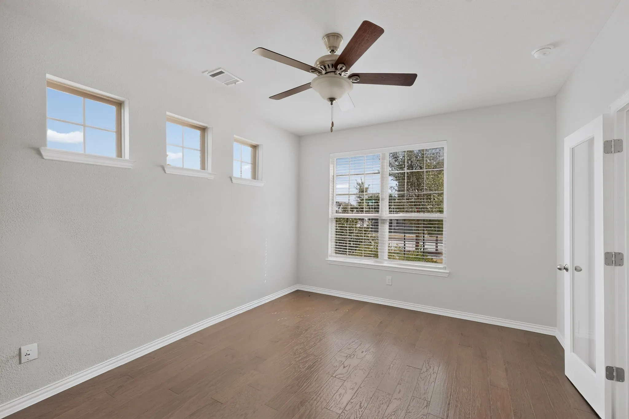 Single Family Residence For Sale in Denton County , 9608 Creekmere Drive, Denton, Texas 76226, 4 Bedroom, 4 Bathroom, 2 Garage spaces, 3,166 Sqft, built in 2018, mls#21283392, Real Estate Agent in Denton, Homes For Sale in Denton county, Homes For Sale in Denton, Realtor in Denton Texas, Real Estate Brokerage Independent Realty Texas, Luminita Cordes Realtor