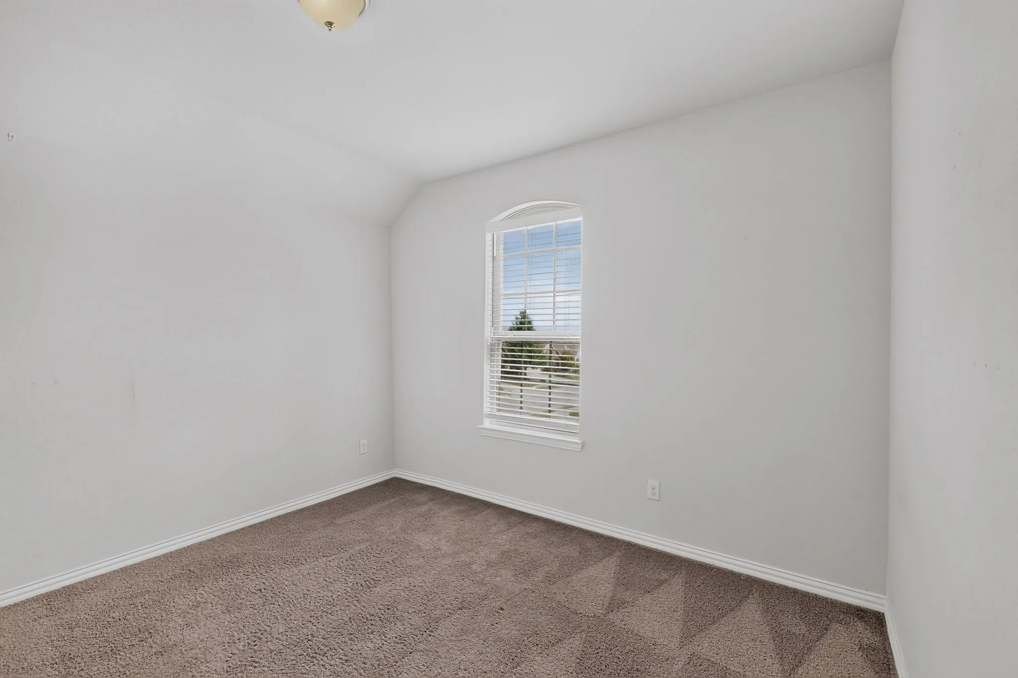 Single Family Residence For Sale in Denton County , 9608 Creekmere Drive, Denton, Texas 76226, 4 Bedroom, 4 Bathroom, 2 Garage spaces, 3,166 Sqft, built in 2018, mls#21283392, Real Estate Agent in Denton, Homes For Sale in Denton county, Homes For Sale in Denton, Realtor in Denton Texas, Real Estate Brokerage Independent Realty Texas, Luminita Cordes Realtor