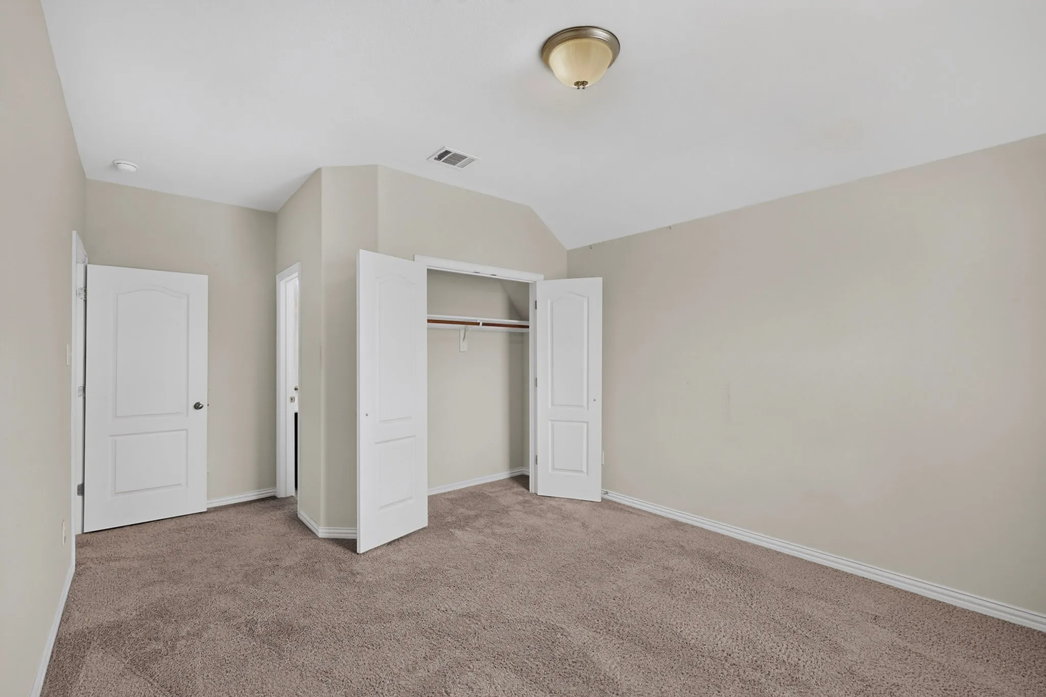Single Family Residence For Sale in Denton County , 9608 Creekmere Drive, Denton, Texas 76226, 4 Bedroom, 4 Bathroom, 2 Garage spaces, 3,166 Sqft, built in 2018, mls#21283392, Real Estate Agent in Denton, Homes For Sale in Denton county, Homes For Sale in Denton, Realtor in Denton Texas, Real Estate Brokerage Independent Realty Texas, Luminita Cordes Realtor