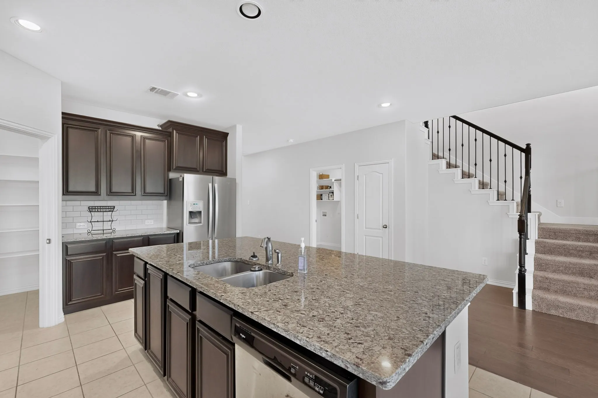 Single Family Residence For Sale in Denton County , 9608 Creekmere Drive, Denton, Texas 76226, 4 Bedroom, 4 Bathroom, 2 Garage spaces, 3,166 Sqft, built in 2018, mls#21283392, Real Estate Agent in Denton, Homes For Sale in Denton county, Homes For Sale in Denton, Realtor in Denton Texas, Real Estate Brokerage Independent Realty Texas, Luminita Cordes Realtor