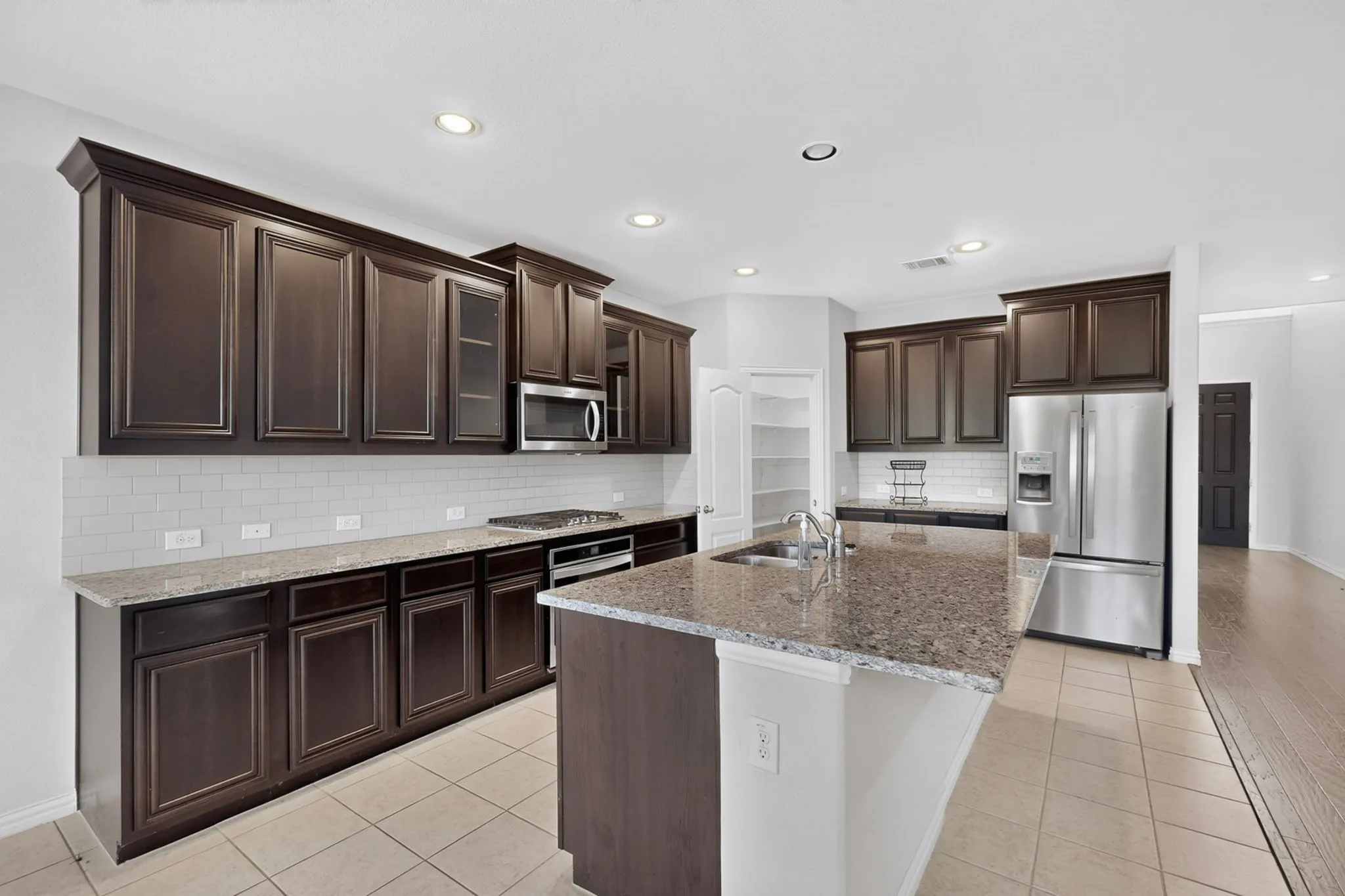 Single Family Residence For Sale in Denton County , 9608 Creekmere Drive, Denton, Texas 76226, 4 Bedroom, 4 Bathroom, 2 Garage spaces, 3,166 Sqft, built in 2018, mls#21283392, Real Estate Agent in Denton, Homes For Sale in Denton county, Homes For Sale in Denton, Realtor in Denton Texas, Real Estate Brokerage Independent Realty Texas, Luminita Cordes Realtor