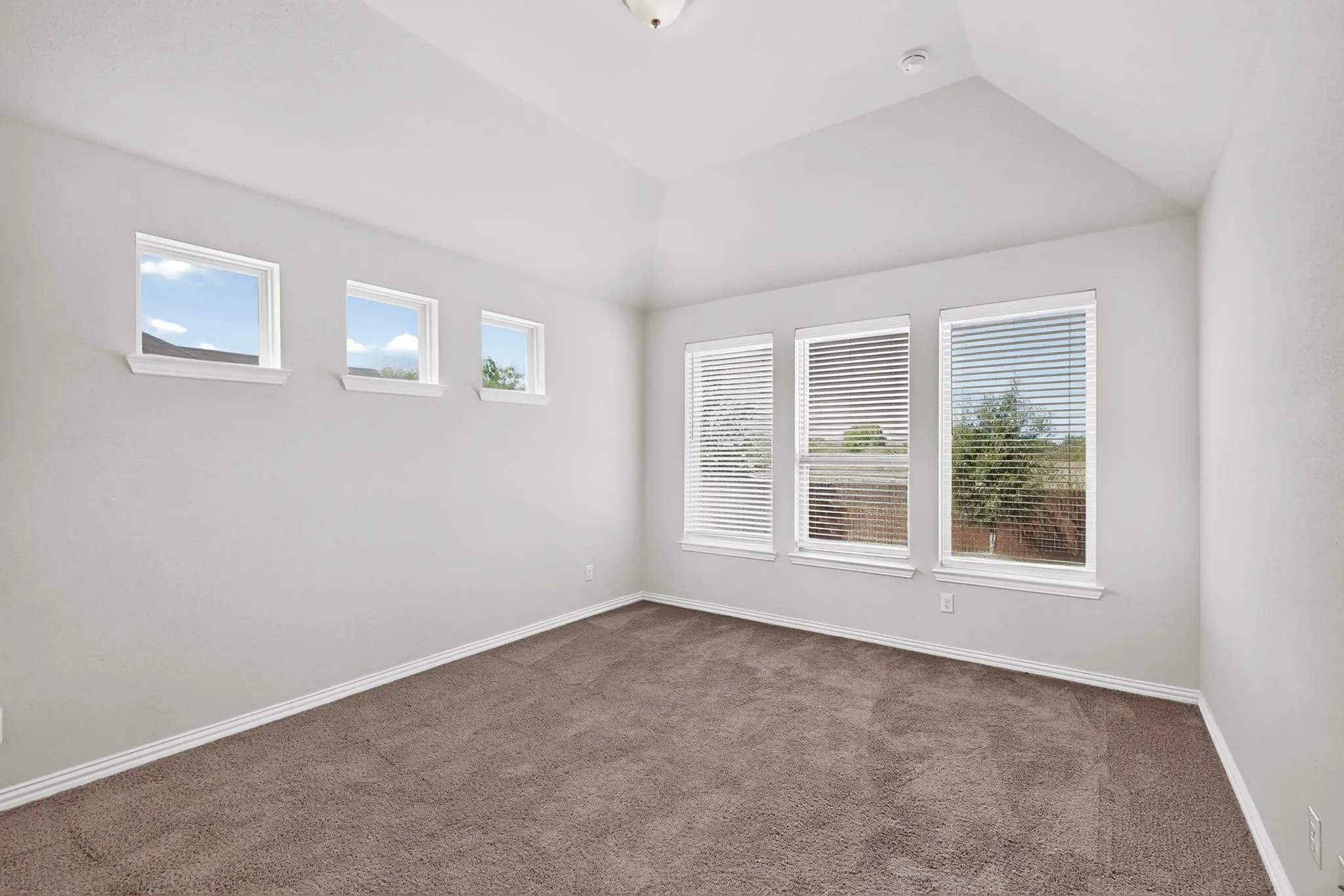 Single Family Residence For Sale in Denton County , 9608 Creekmere Drive, Denton, Texas 76226, 4 Bedroom, 4 Bathroom, 2 Garage spaces, 3,166 Sqft, built in 2018, mls#21283392, Real Estate Agent in Denton, Homes For Sale in Denton county, Homes For Sale in Denton, Realtor in Denton Texas, Real Estate Brokerage Independent Realty Texas, Luminita Cordes Realtor