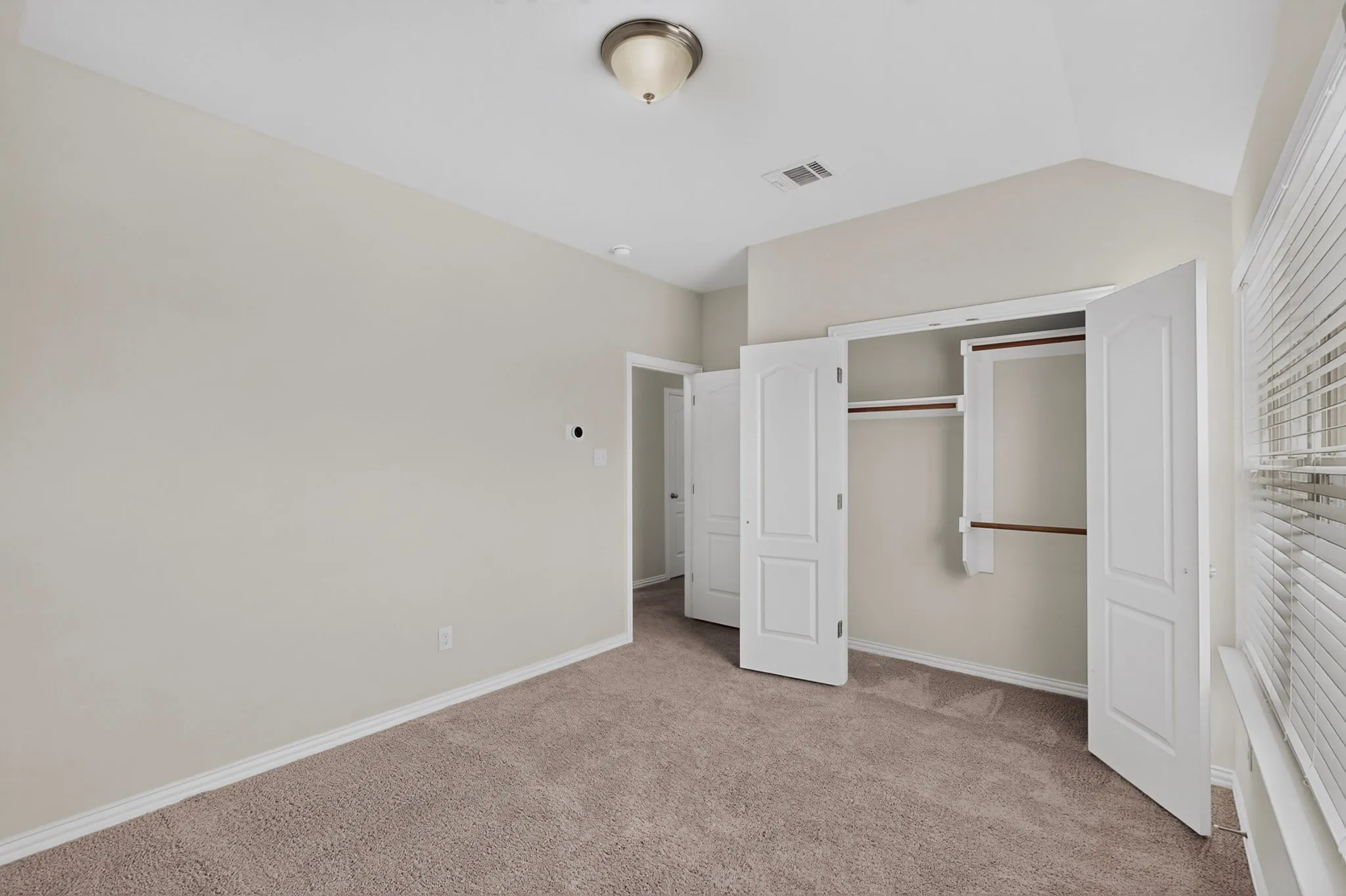 Single Family Residence For Sale in Denton County , 9608 Creekmere Drive, Denton, Texas 76226, 4 Bedroom, 4 Bathroom, 2 Garage spaces, 3,166 Sqft, built in 2018, mls#21283392, Real Estate Agent in Denton, Homes For Sale in Denton county, Homes For Sale in Denton, Realtor in Denton Texas, Real Estate Brokerage Independent Realty Texas, Luminita Cordes Realtor