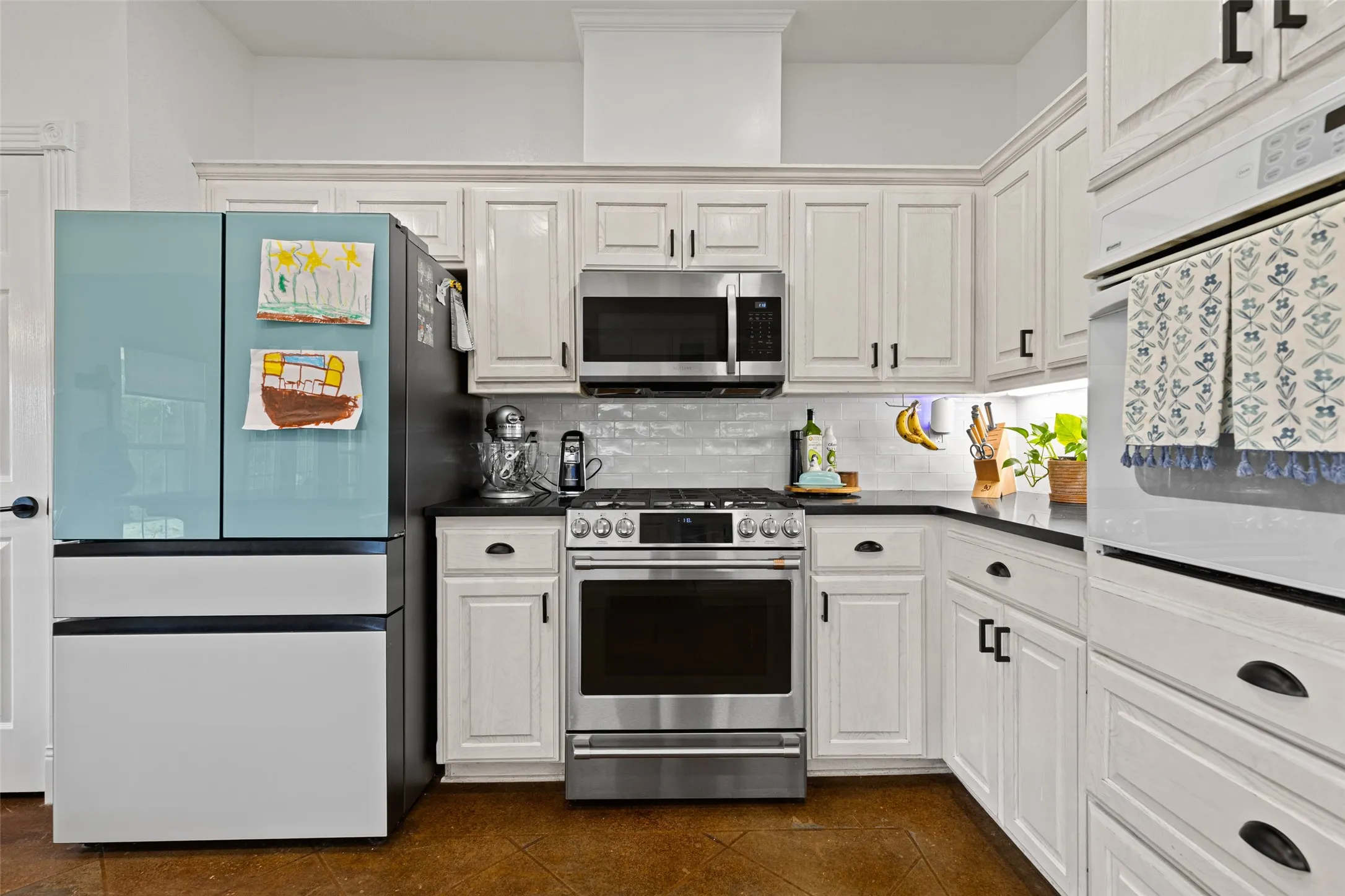 Single Family Residence For Sale in Upshur County , 152 Black Hawk Lane, Gilmer, Texas 75645, 3 Bedroom, 3 Bathroom, Garage spaces, 2,444 Sqft, built in 2001, mls#21283387, Real Estate Agent in Gilmer, Homes For Sale in Upshur county, Homes For Sale in Gilmer, Realtor in Gilmer Texas, Real Estate Brokerage Independent Realty Texas, Luminita Cordes Realtor