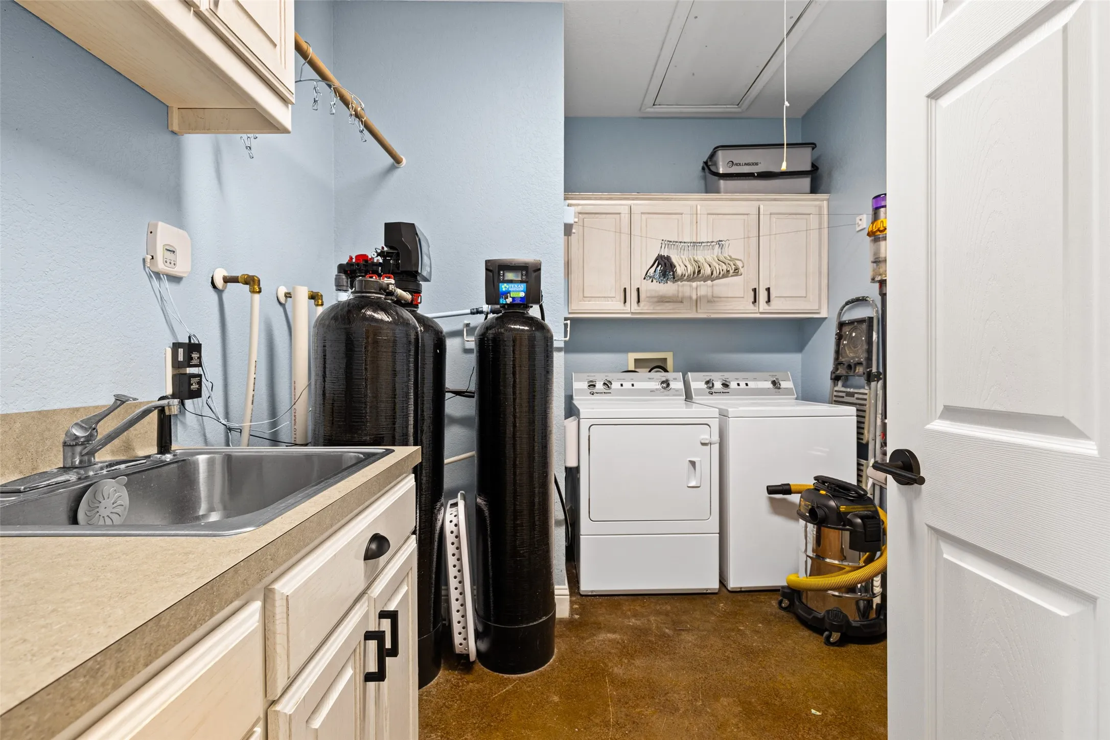 Single Family Residence For Sale in Upshur County , 152 Black Hawk Lane, Gilmer, Texas 75645, 3 Bedroom, 3 Bathroom, Garage spaces, 2,444 Sqft, built in 2001, mls#21283387, Real Estate Agent in Gilmer, Homes For Sale in Upshur county, Homes For Sale in Gilmer, Realtor in Gilmer Texas, Real Estate Brokerage Independent Realty Texas, Luminita Cordes Realtor