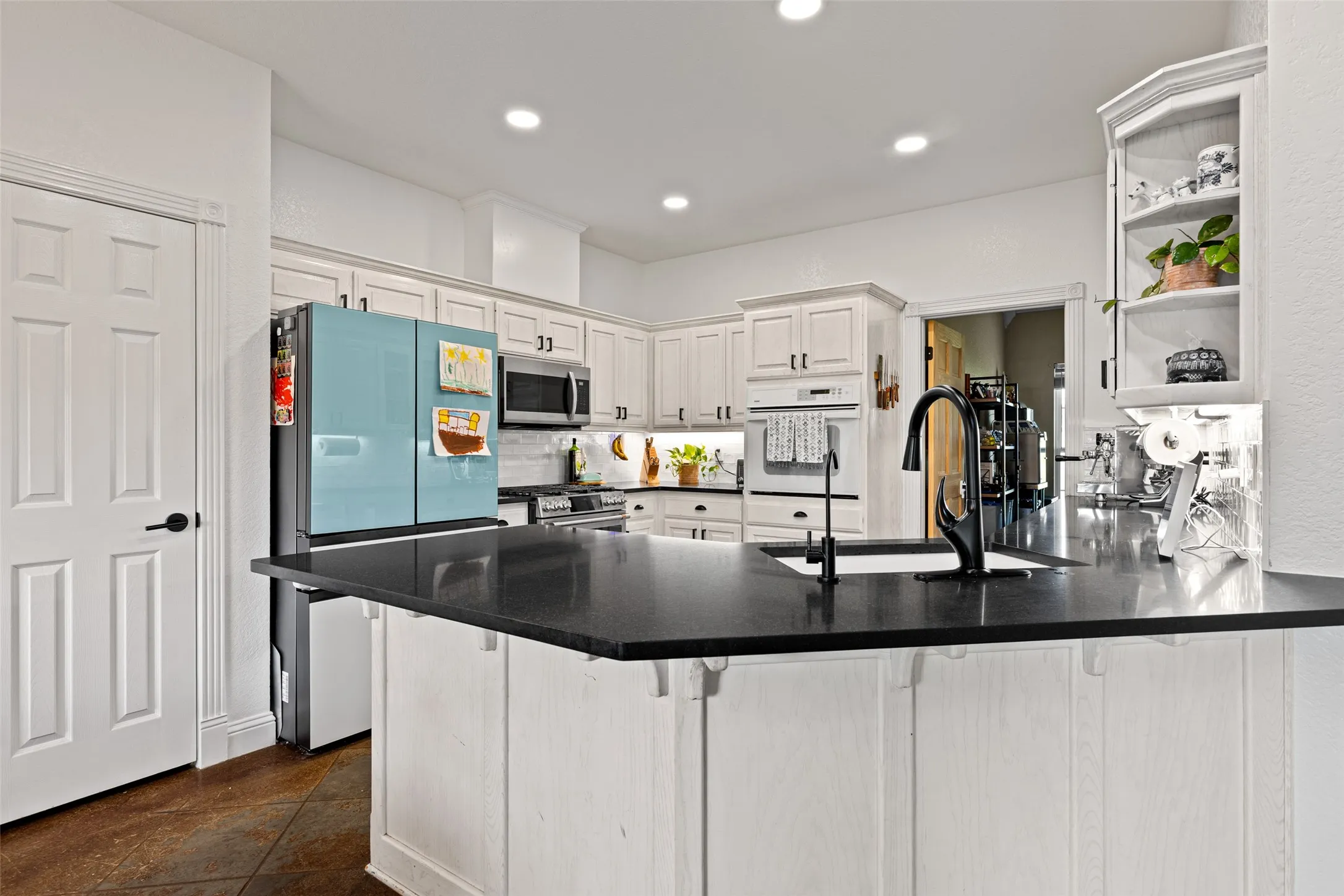 Single Family Residence For Sale in Upshur County , 152 Black Hawk Lane, Gilmer, Texas 75645, 3 Bedroom, 3 Bathroom, Garage spaces, 2,444 Sqft, built in 2001, mls#21283387, Real Estate Agent in Gilmer, Homes For Sale in Upshur county, Homes For Sale in Gilmer, Realtor in Gilmer Texas, Real Estate Brokerage Independent Realty Texas, Luminita Cordes Realtor