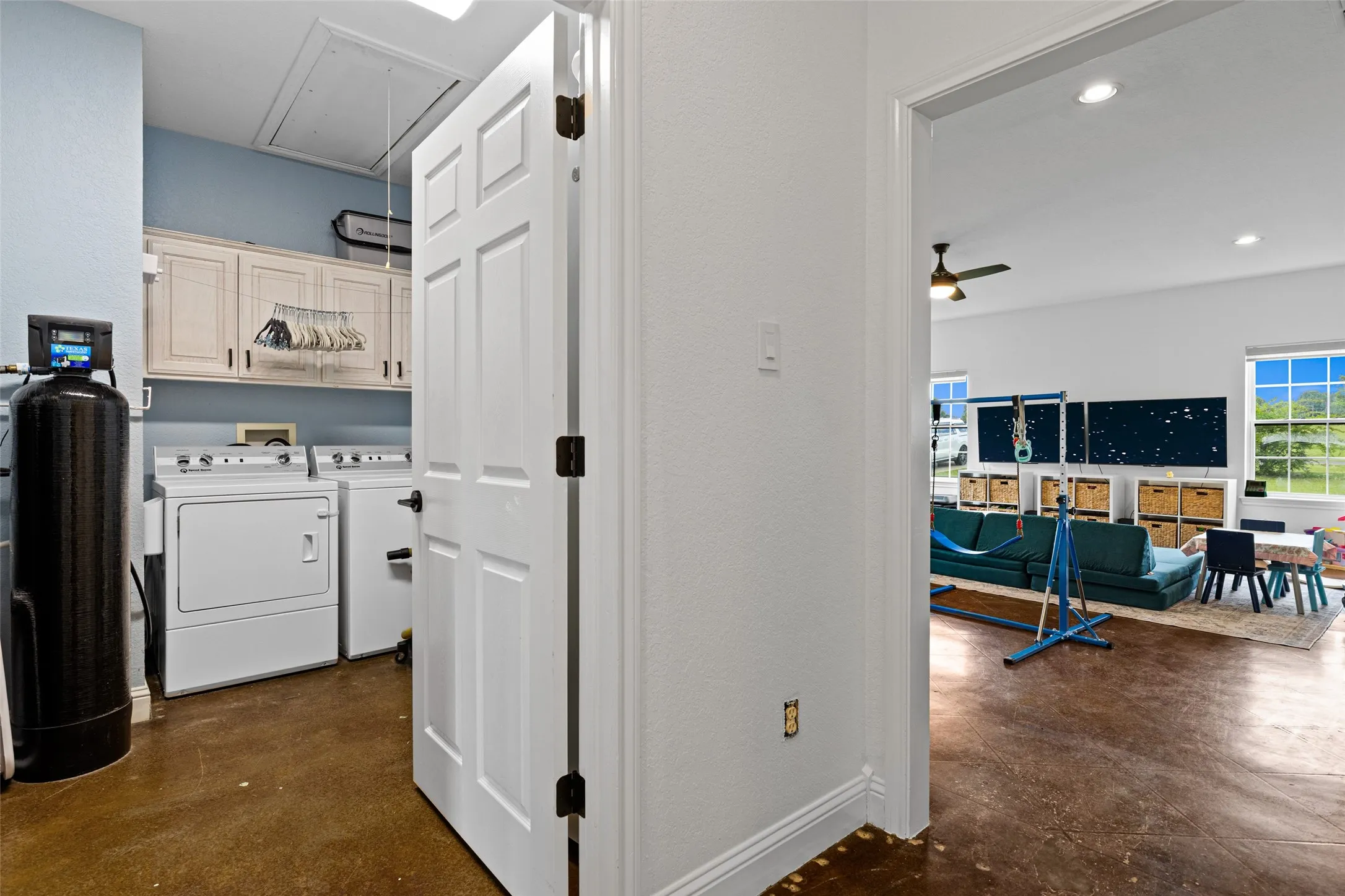 Single Family Residence For Sale in Upshur County , 152 Black Hawk Lane, Gilmer, Texas 75645, 3 Bedroom, 3 Bathroom, Garage spaces, 2,444 Sqft, built in 2001, mls#21283387, Real Estate Agent in Gilmer, Homes For Sale in Upshur county, Homes For Sale in Gilmer, Realtor in Gilmer Texas, Real Estate Brokerage Independent Realty Texas, Luminita Cordes Realtor