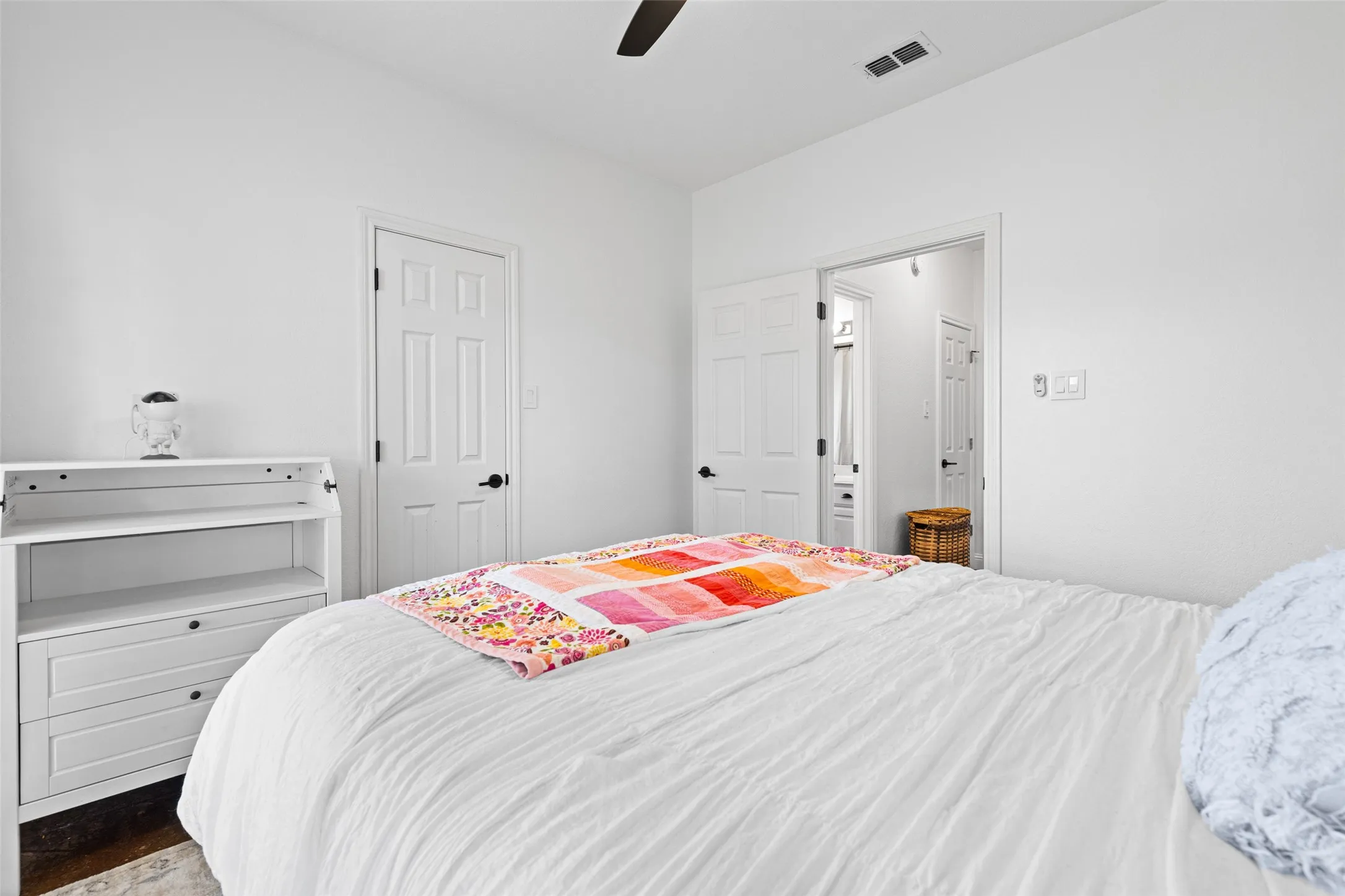 Single Family Residence For Sale in Upshur County , 152 Black Hawk Lane, Gilmer, Texas 75645, 3 Bedroom, 3 Bathroom, Garage spaces, 2,444 Sqft, built in 2001, mls#21283387, Real Estate Agent in Gilmer, Homes For Sale in Upshur county, Homes For Sale in Gilmer, Realtor in Gilmer Texas, Real Estate Brokerage Independent Realty Texas, Luminita Cordes Realtor