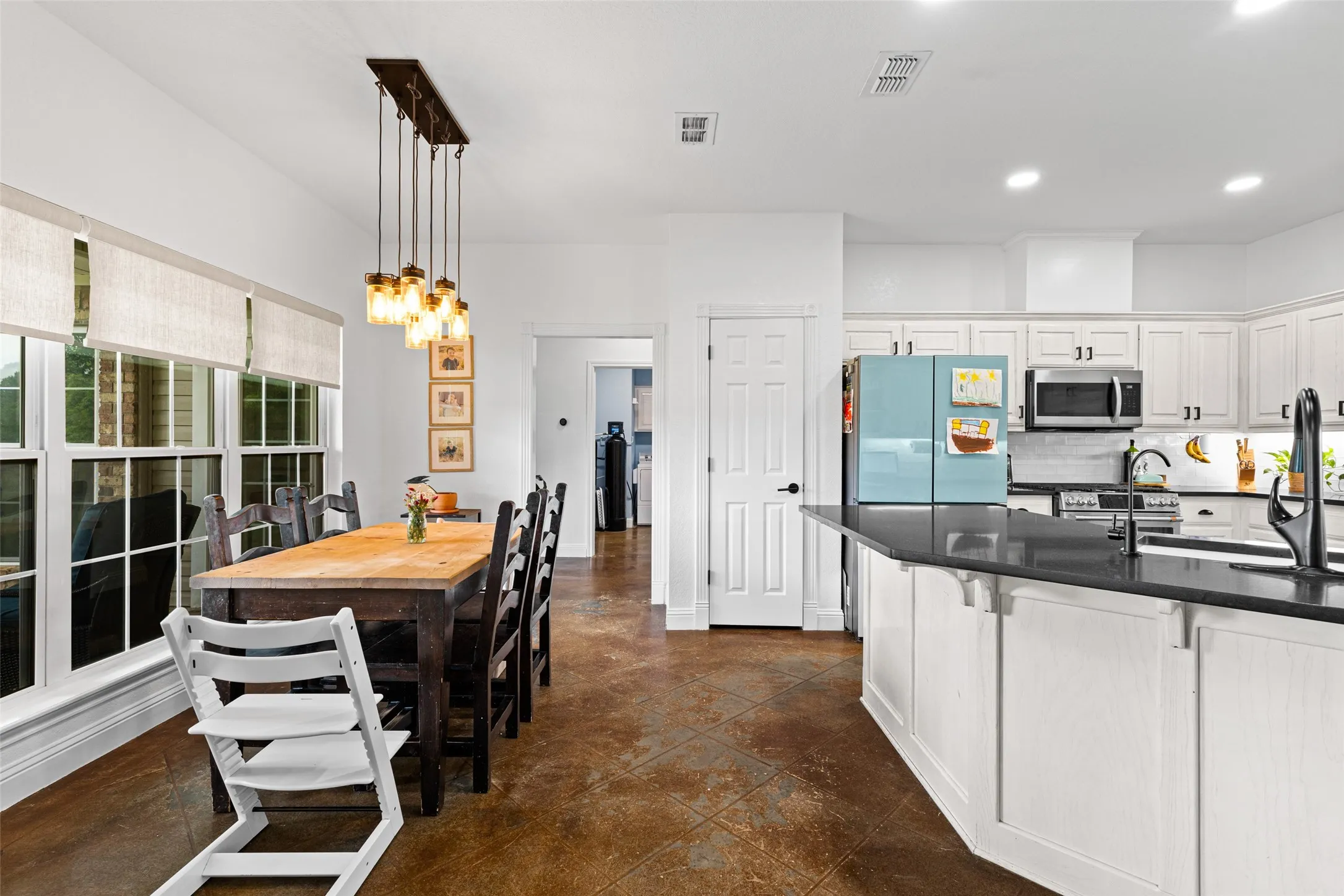 Single Family Residence For Sale in Upshur County , 152 Black Hawk Lane, Gilmer, Texas 75645, 3 Bedroom, 3 Bathroom, Garage spaces, 2,444 Sqft, built in 2001, mls#21283387, Real Estate Agent in Gilmer, Homes For Sale in Upshur county, Homes For Sale in Gilmer, Realtor in Gilmer Texas, Real Estate Brokerage Independent Realty Texas, Luminita Cordes Realtor