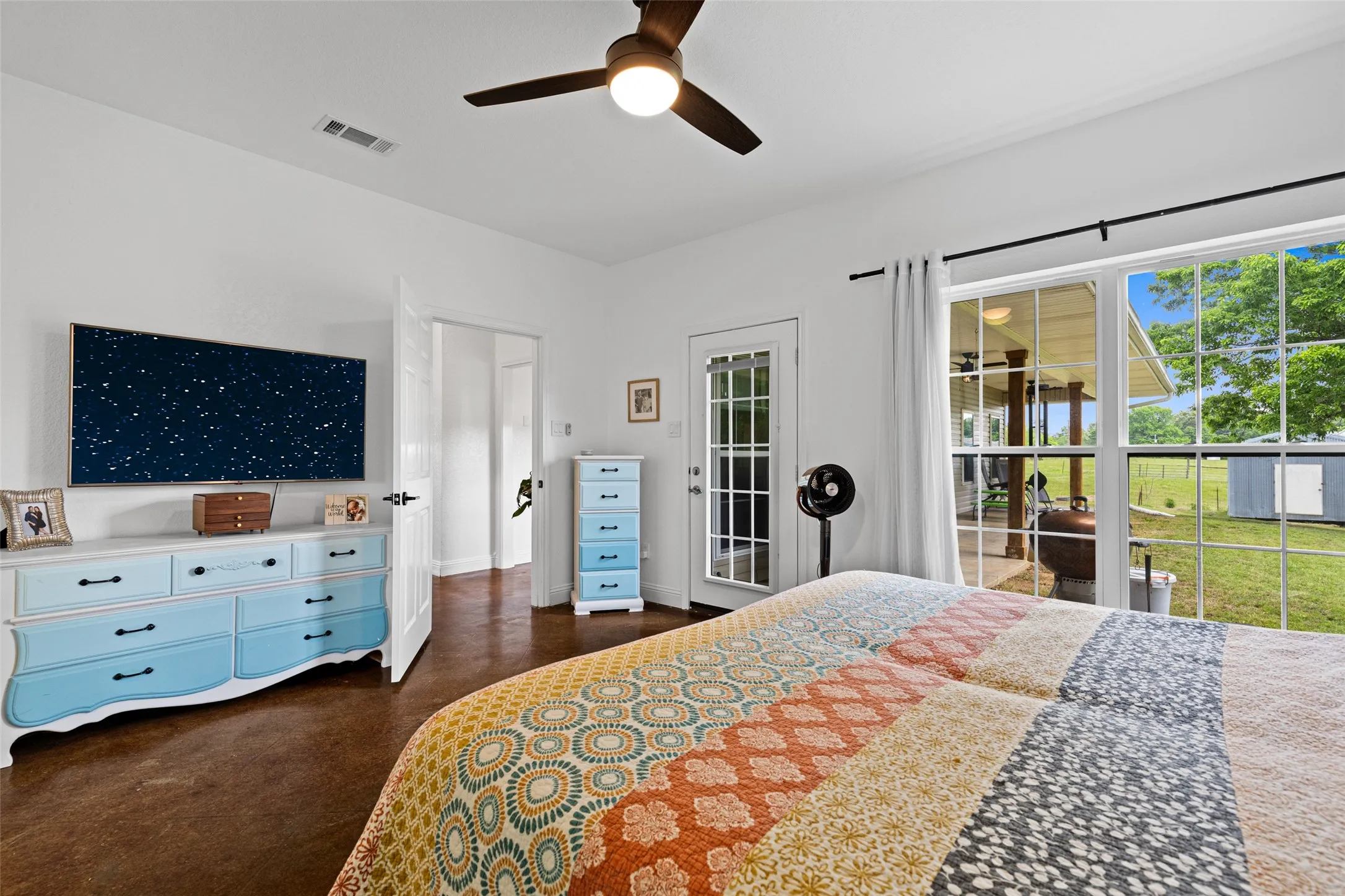 Single Family Residence For Sale in Upshur County , 152 Black Hawk Lane, Gilmer, Texas 75645, 3 Bedroom, 3 Bathroom, Garage spaces, 2,444 Sqft, built in 2001, mls#21283387, Real Estate Agent in Gilmer, Homes For Sale in Upshur county, Homes For Sale in Gilmer, Realtor in Gilmer Texas, Real Estate Brokerage Independent Realty Texas, Luminita Cordes Realtor