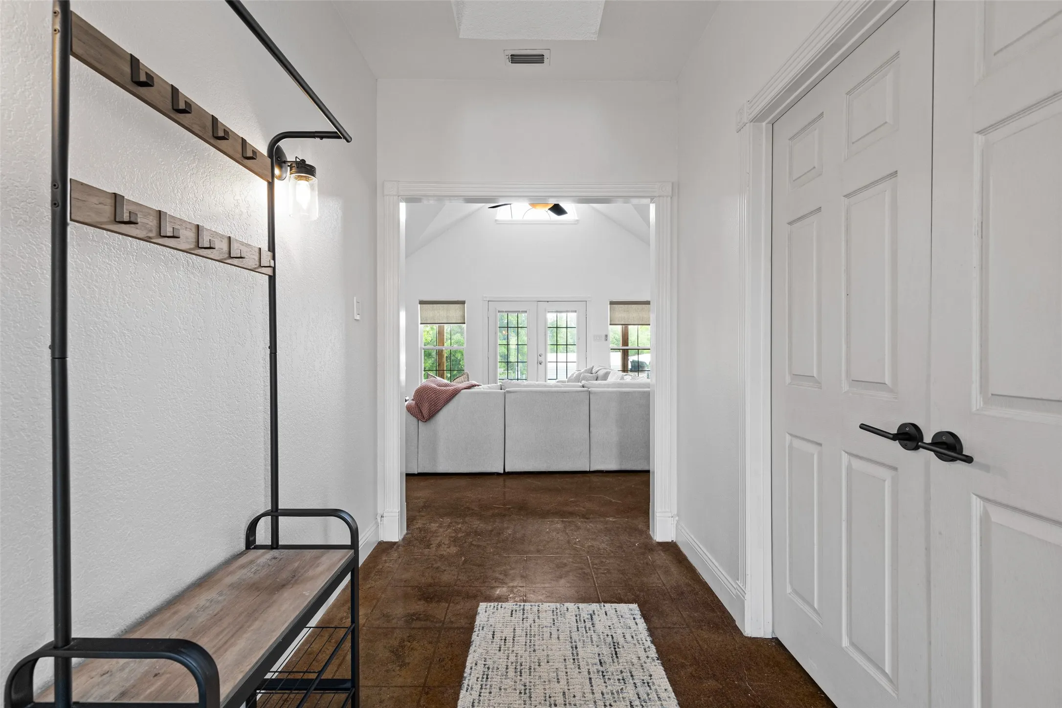 Single Family Residence For Sale in Upshur County , 152 Black Hawk Lane, Gilmer, Texas 75645, 3 Bedroom, 3 Bathroom, Garage spaces, 2,444 Sqft, built in 2001, mls#21283387, Real Estate Agent in Gilmer, Homes For Sale in Upshur county, Homes For Sale in Gilmer, Realtor in Gilmer Texas, Real Estate Brokerage Independent Realty Texas, Luminita Cordes Realtor