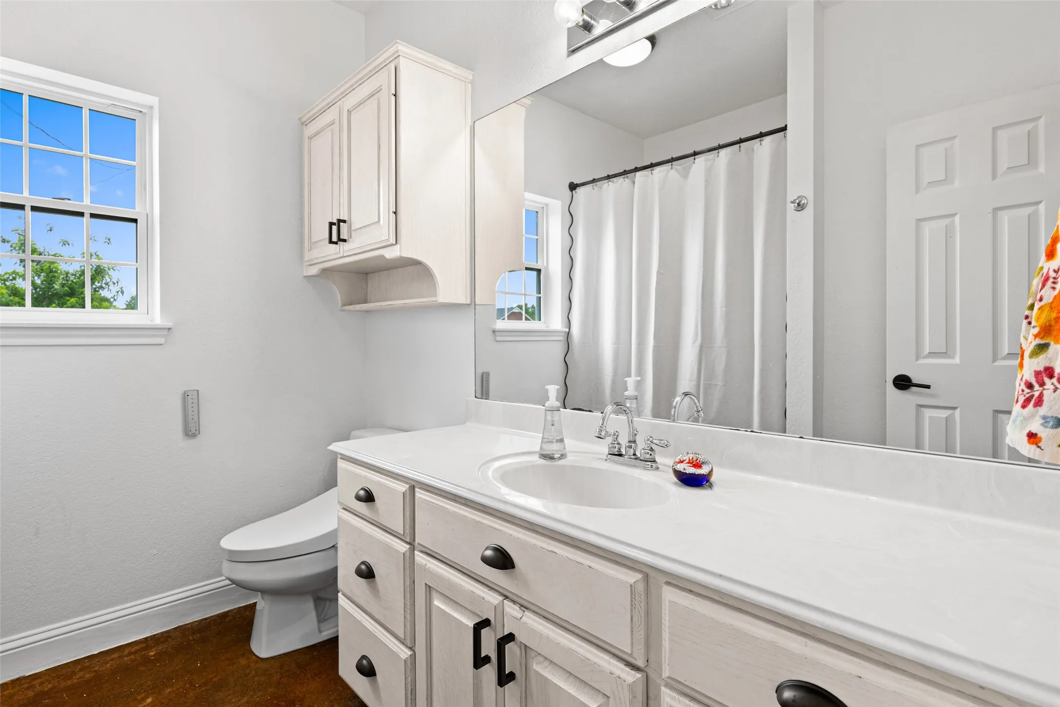 Single Family Residence For Sale in Upshur County , 152 Black Hawk Lane, Gilmer, Texas 75645, 3 Bedroom, 3 Bathroom, Garage spaces, 2,444 Sqft, built in 2001, mls#21283387, Real Estate Agent in Gilmer, Homes For Sale in Upshur county, Homes For Sale in Gilmer, Realtor in Gilmer Texas, Real Estate Brokerage Independent Realty Texas, Luminita Cordes Realtor