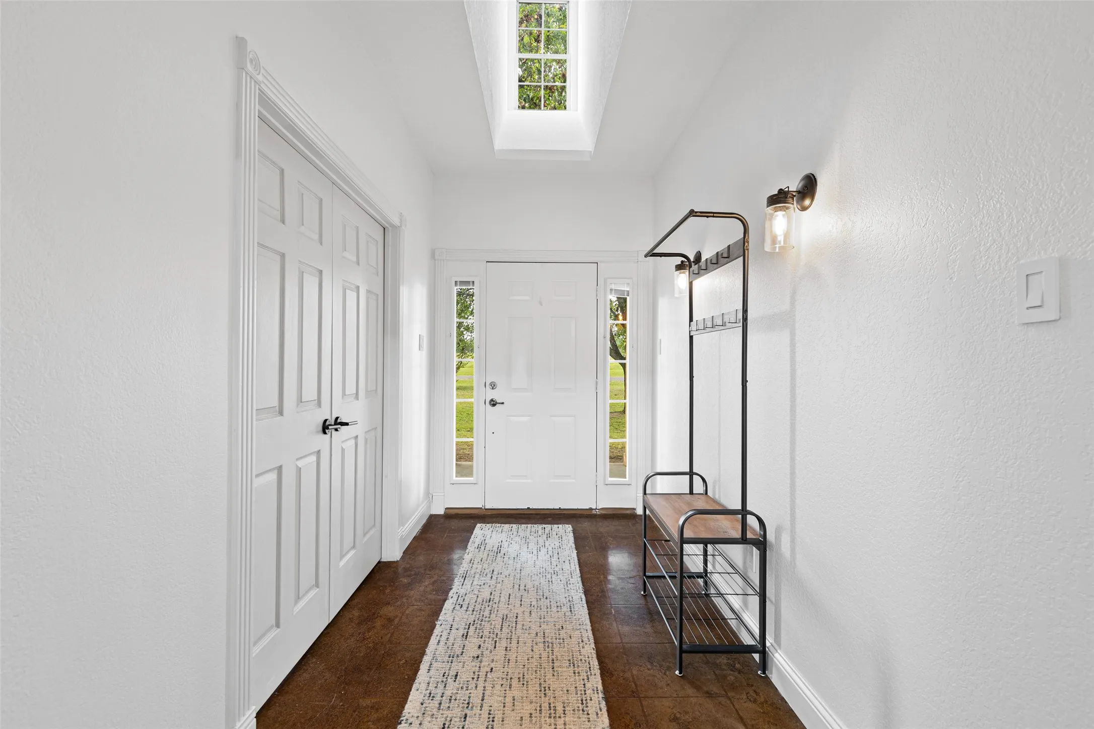 Single Family Residence For Sale in Upshur County , 152 Black Hawk Lane, Gilmer, Texas 75645, 3 Bedroom, 3 Bathroom, Garage spaces, 2,444 Sqft, built in 2001, mls#21283387, Real Estate Agent in Gilmer, Homes For Sale in Upshur county, Homes For Sale in Gilmer, Realtor in Gilmer Texas, Real Estate Brokerage Independent Realty Texas, Luminita Cordes Realtor
