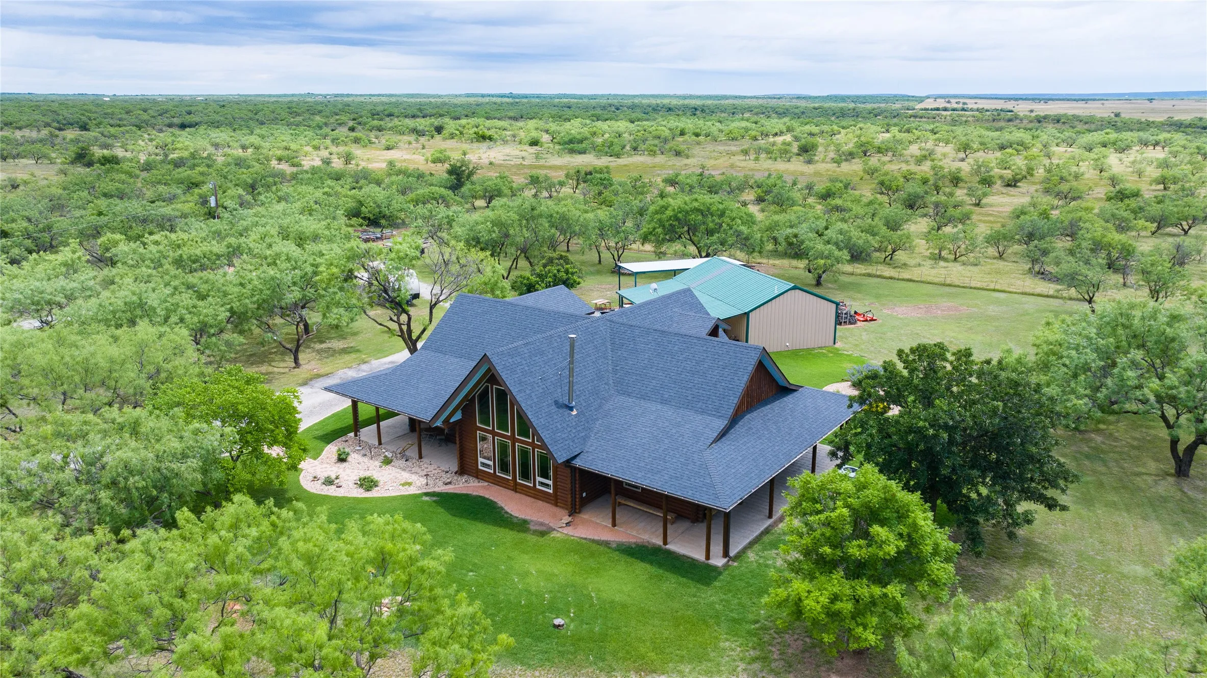 Single Family Residence For Sale in Taylor County , 12313 FM 18, Abilene, Texas 79602, 3 Bedroom, 2 Bathroom, 2 Garage spaces, 2,580 Sqft, built in 2007, mls#21279247, Real Estate Agent in Abilene, Homes For Sale in Taylor county, Homes For Sale in Abilene, Realtor in Abilene Texas, Real Estate Brokerage Independent Realty Texas, Luminita Cordes Realtor