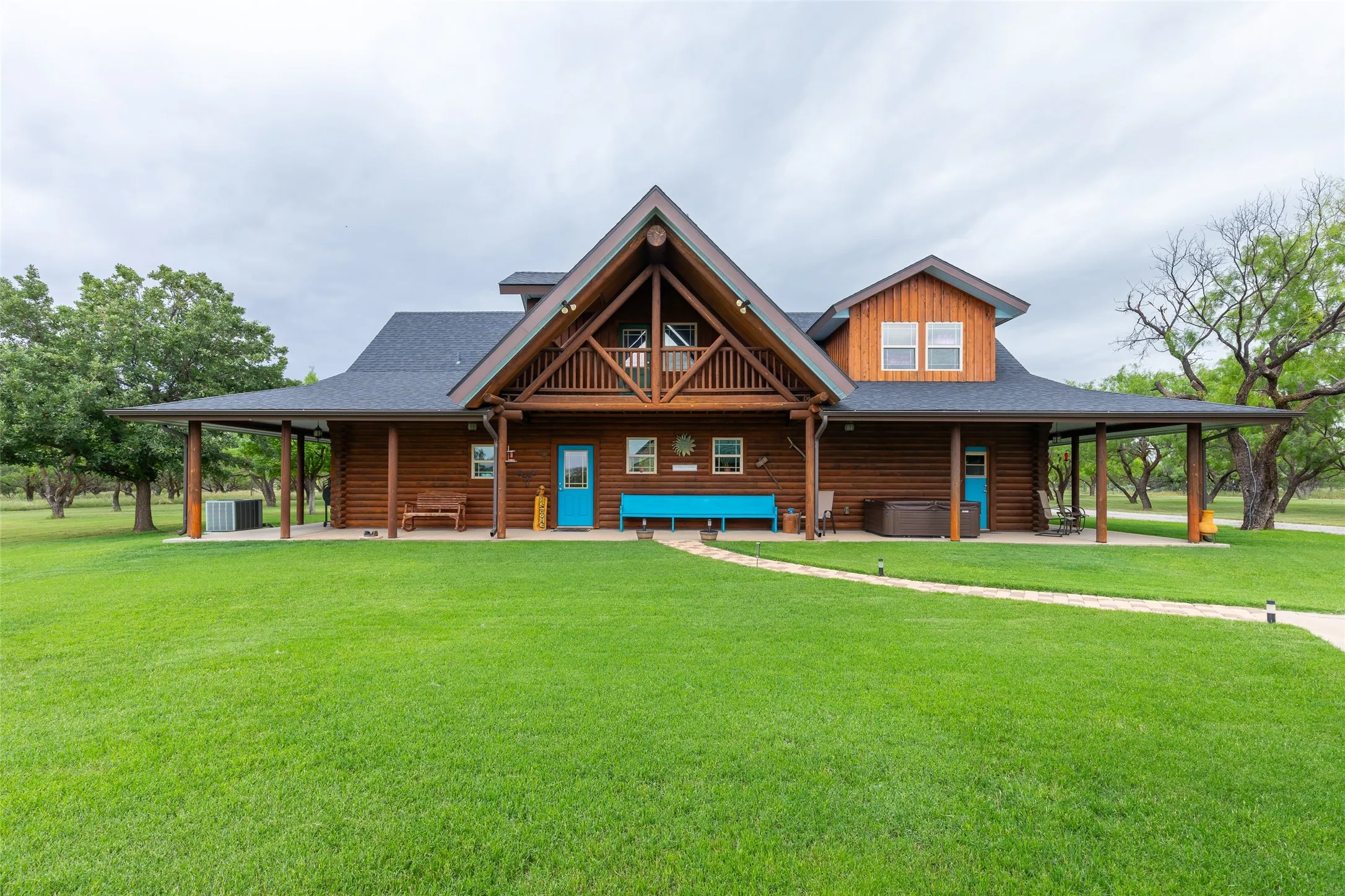 Single Family Residence For Sale in Taylor County , 12313 FM 18, Abilene, Texas 79602, 3 Bedroom, 2 Bathroom, 2 Garage spaces, 2,580 Sqft, built in 2007, mls#21279247, Real Estate Agent in Abilene, Homes For Sale in Taylor county, Homes For Sale in Abilene, Realtor in Abilene Texas, Real Estate Brokerage Independent Realty Texas, Luminita Cordes Realtor