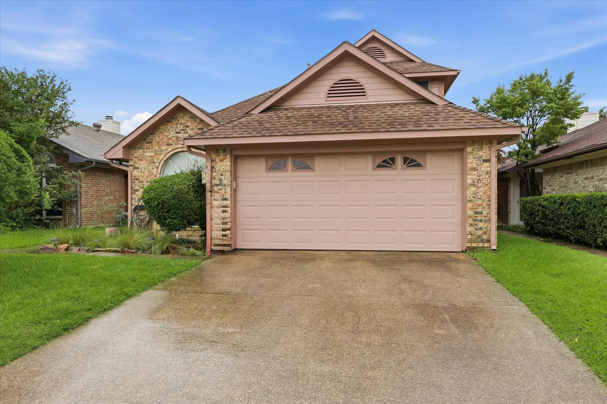 Single Family Residence For Sale in Dallas County , 5101 Hearthcrest Drive, Garland, Texas 75044, 3 Bedroom, 3 Bathroom, 2 Garage spaces, 1,573 Sqft, built in 1987, mls#21276435, Real Estate Agent in Garland, Homes For Sale in Dallas county, Homes For Sale in Garland, Realtor in Garland Texas, Real Estate Brokerage Independent Realty Texas, Luminita Cordes Realtor