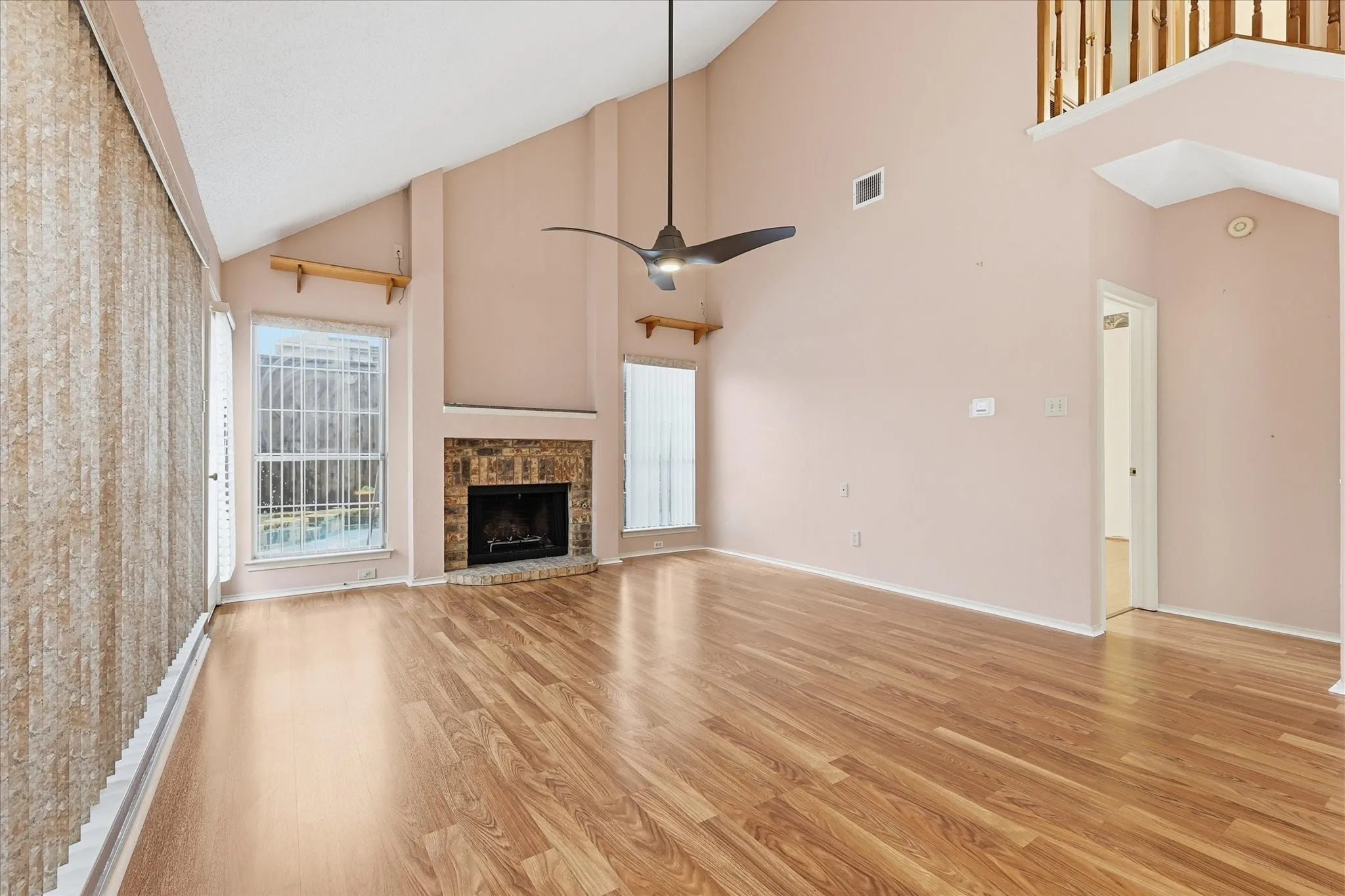 Single Family Residence For Sale in Dallas County , 5101 Hearthcrest Drive, Garland, Texas 75044, 3 Bedroom, 3 Bathroom, 2 Garage spaces, 1,573 Sqft, built in 1987, mls#21276435, Real Estate Agent in Garland, Homes For Sale in Dallas county, Homes For Sale in Garland, Realtor in Garland Texas, Real Estate Brokerage Independent Realty Texas, Luminita Cordes Realtor