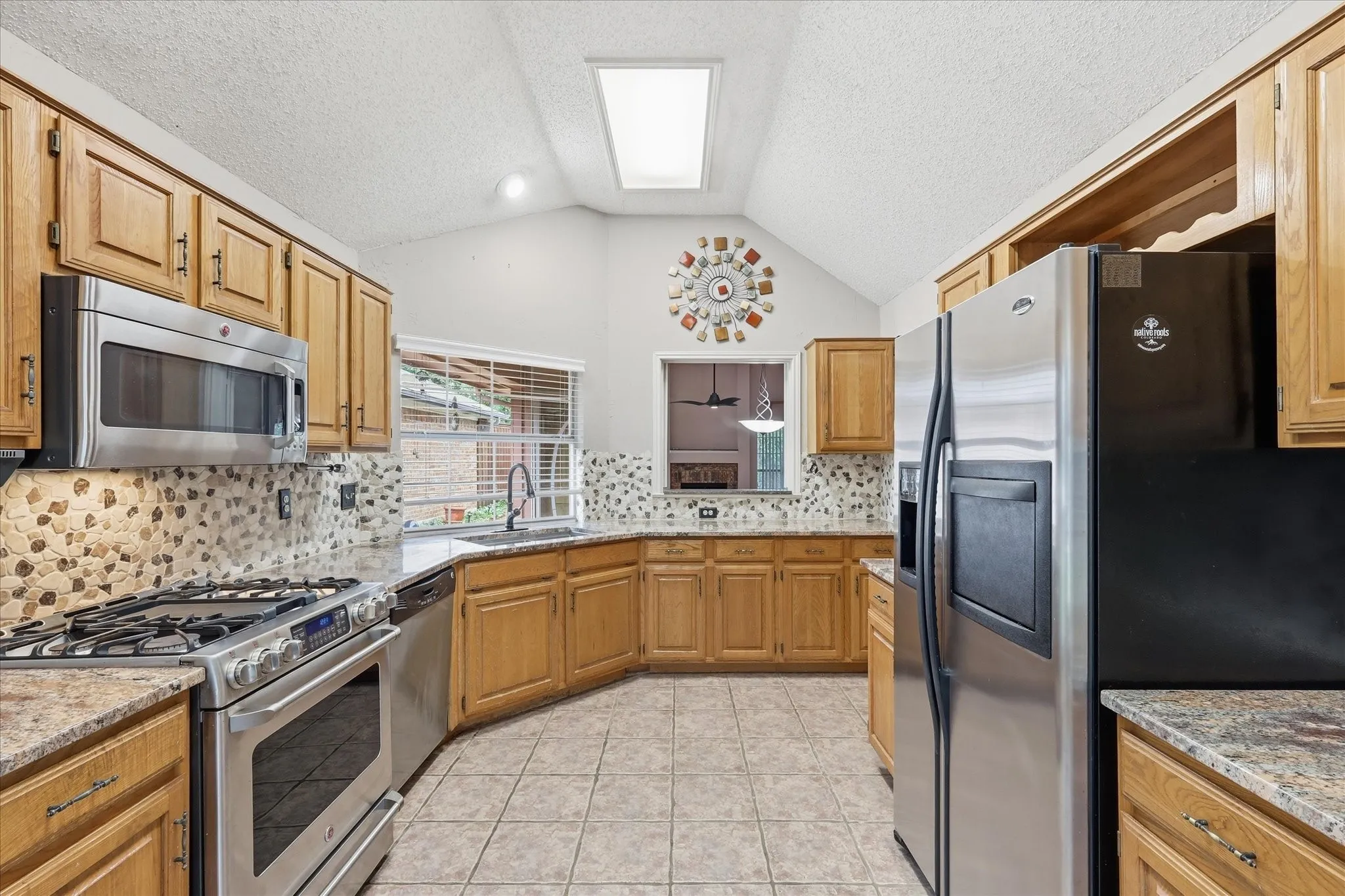 Single Family Residence For Sale in Dallas County , 5101 Hearthcrest Drive, Garland, Texas 75044, 3 Bedroom, 3 Bathroom, 2 Garage spaces, 1,573 Sqft, built in 1987, mls#21276435, Real Estate Agent in Garland, Homes For Sale in Dallas county, Homes For Sale in Garland, Realtor in Garland Texas, Real Estate Brokerage Independent Realty Texas, Luminita Cordes Realtor