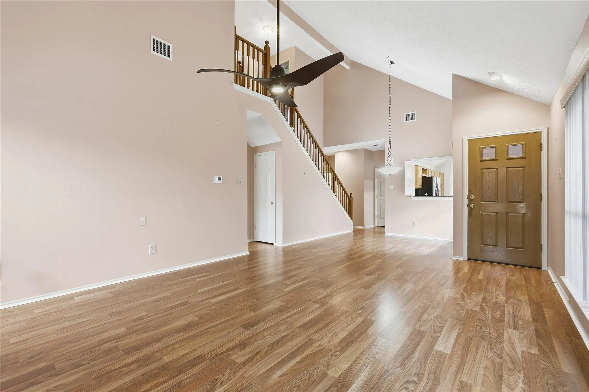 Single Family Residence For Sale in Dallas County , 5101 Hearthcrest Drive, Garland, Texas 75044, 3 Bedroom, 3 Bathroom, 2 Garage spaces, 1,573 Sqft, built in 1987, mls#21276435, Real Estate Agent in Garland, Homes For Sale in Dallas county, Homes For Sale in Garland, Realtor in Garland Texas, Real Estate Brokerage Independent Realty Texas, Luminita Cordes Realtor