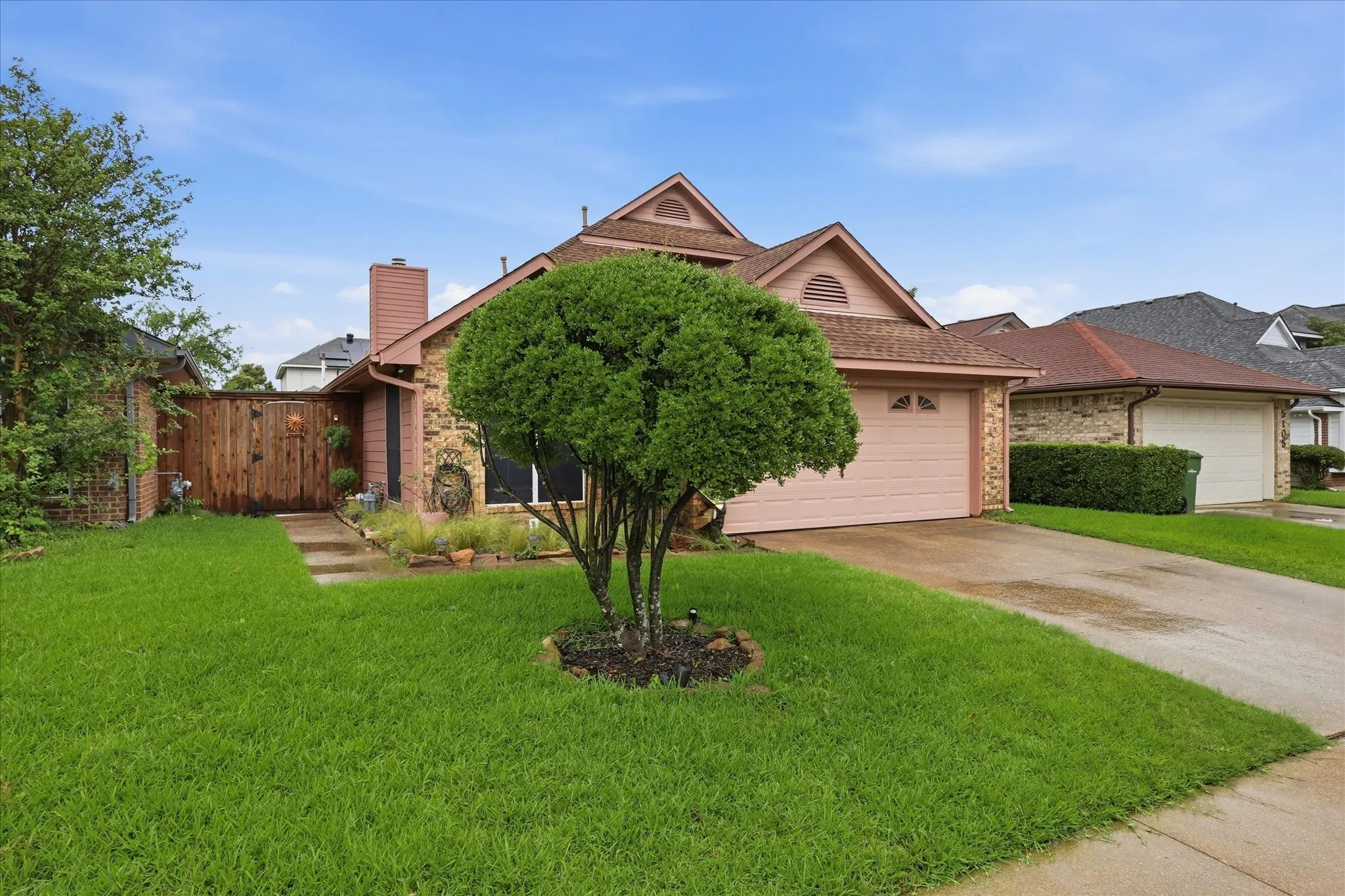 Single Family Residence For Sale in Dallas County , 5101 Hearthcrest Drive, Garland, Texas 75044, 3 Bedroom, 3 Bathroom, 2 Garage spaces, 1,573 Sqft, built in 1987, mls#21276435, Real Estate Agent in Garland, Homes For Sale in Dallas county, Homes For Sale in Garland, Realtor in Garland Texas, Real Estate Brokerage Independent Realty Texas, Luminita Cordes Realtor