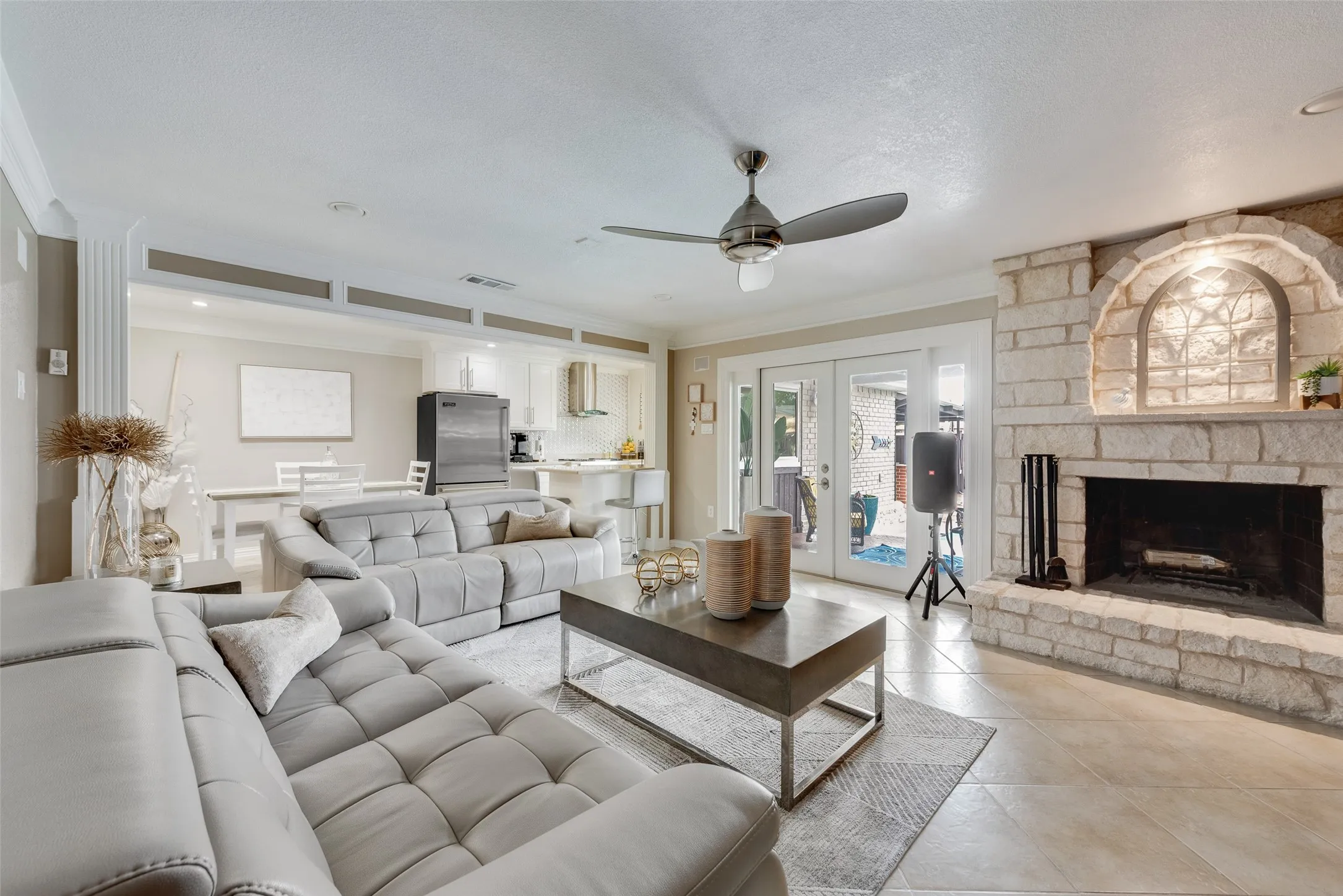 Single Family Residence For Sale in Denton County , 1911 White Rose Lane, Carrollton, Texas 75007, 4 Bedroom, 2 Bathroom, 2 Garage spaces, 2,200 Sqft, built in 1977, Price $549,000, mls#21281515, Real Estate Agent in Carrollton, Homes For Sale in Denton county, Homes For Sale in Carrollton, Realtor in Carrollton Texas, Real Estate Brokerage Independent Realty Texas, Luminita Cordes Realtor